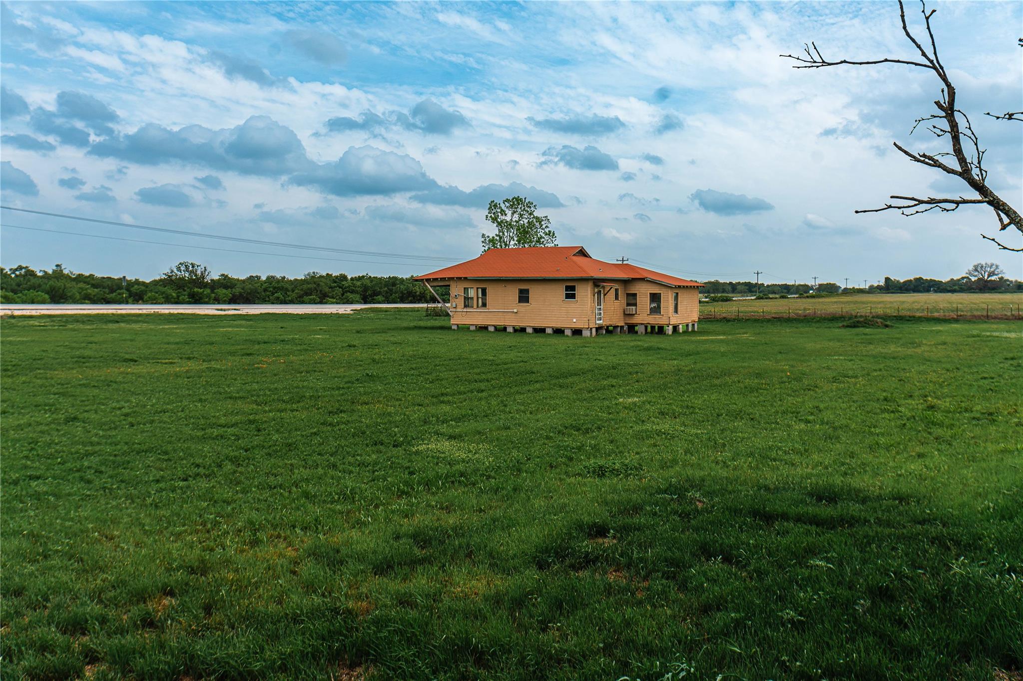 main property photo 17