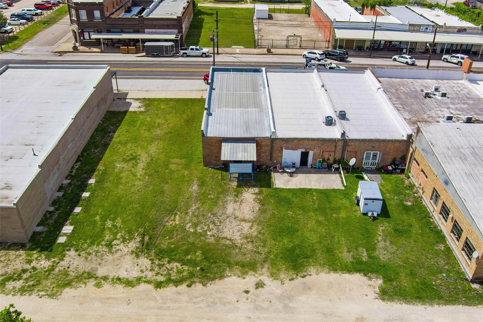 main property photo 23