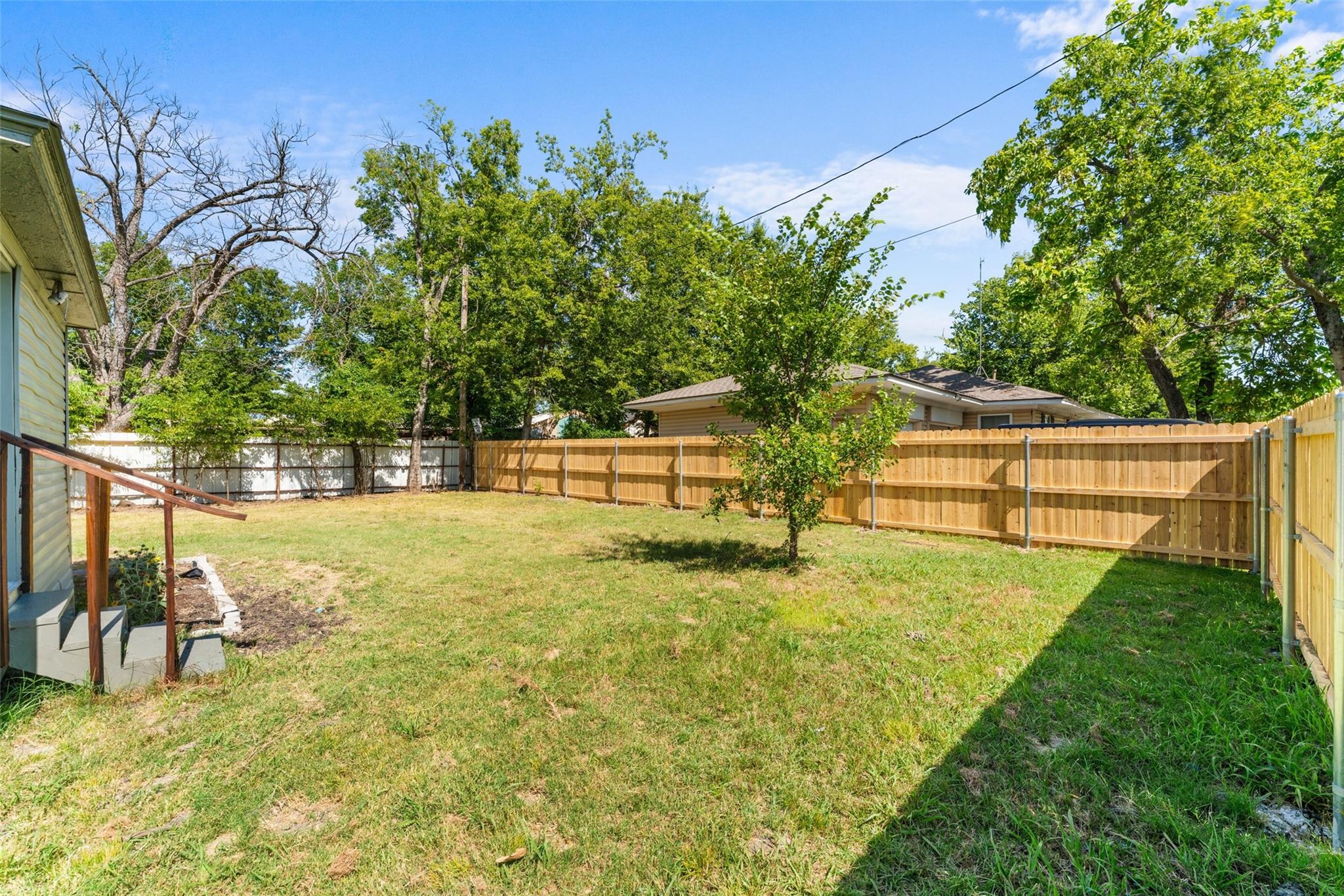 main property photo 13
