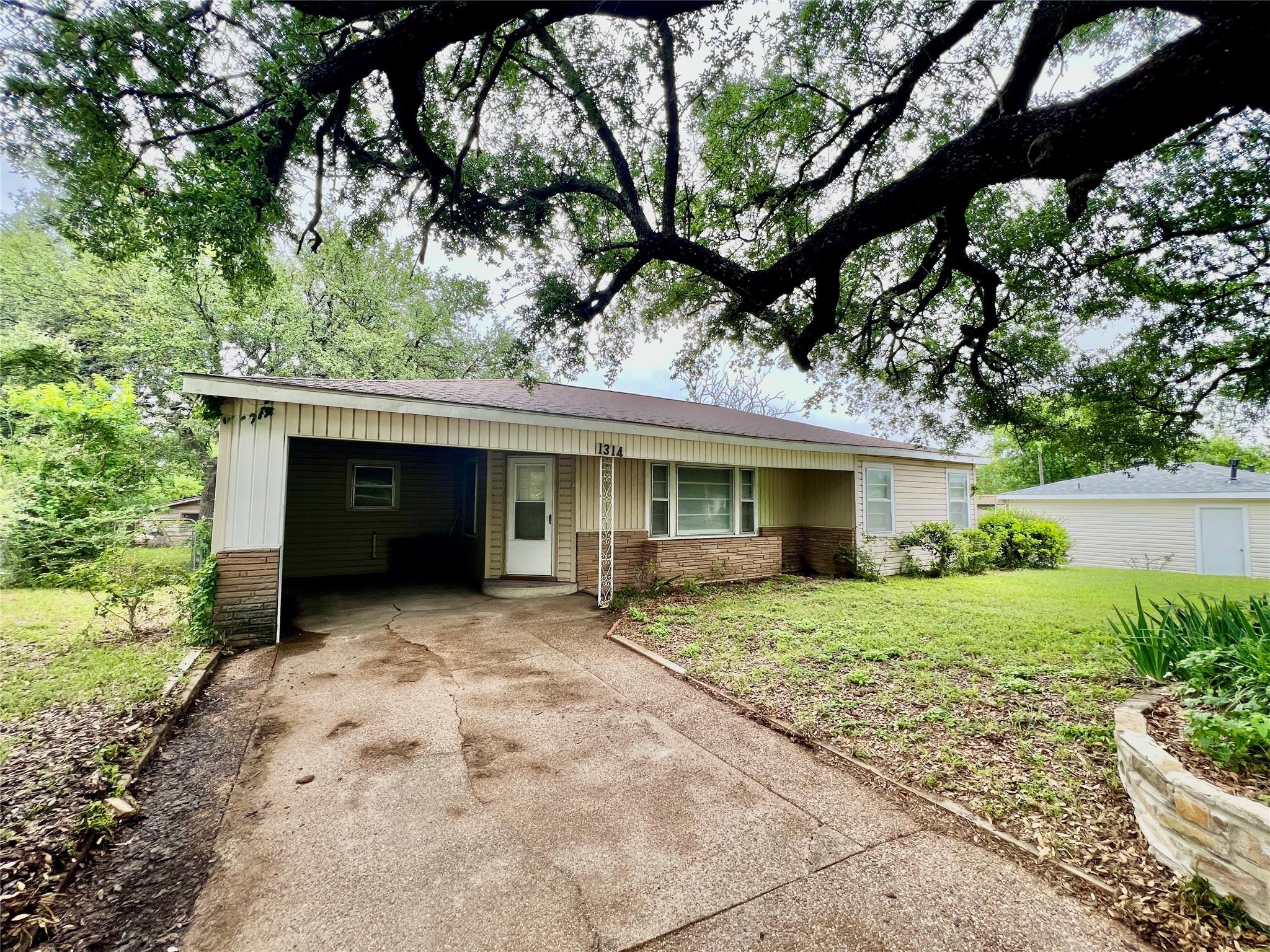 main property photo 4
