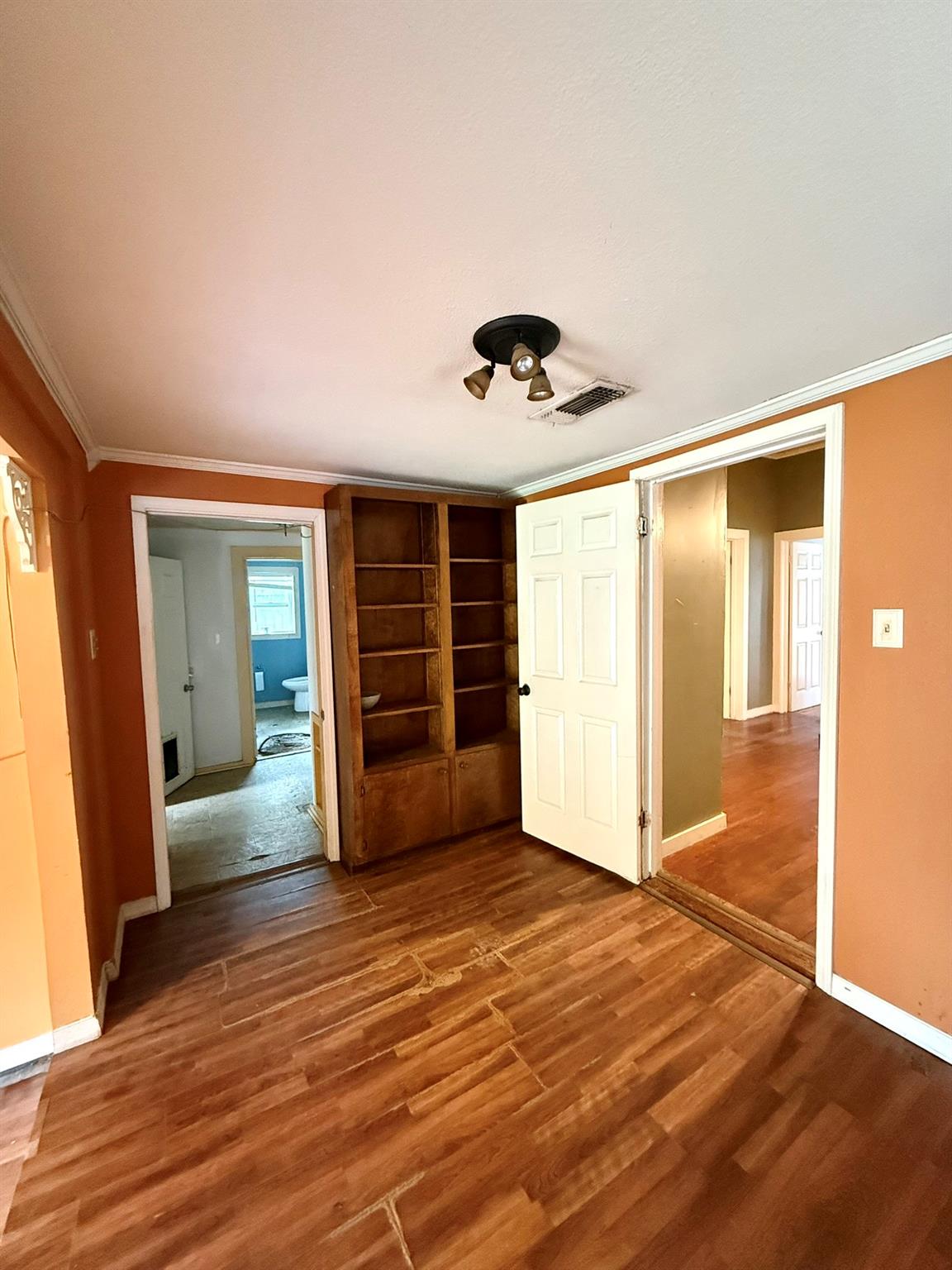 main property photo 11