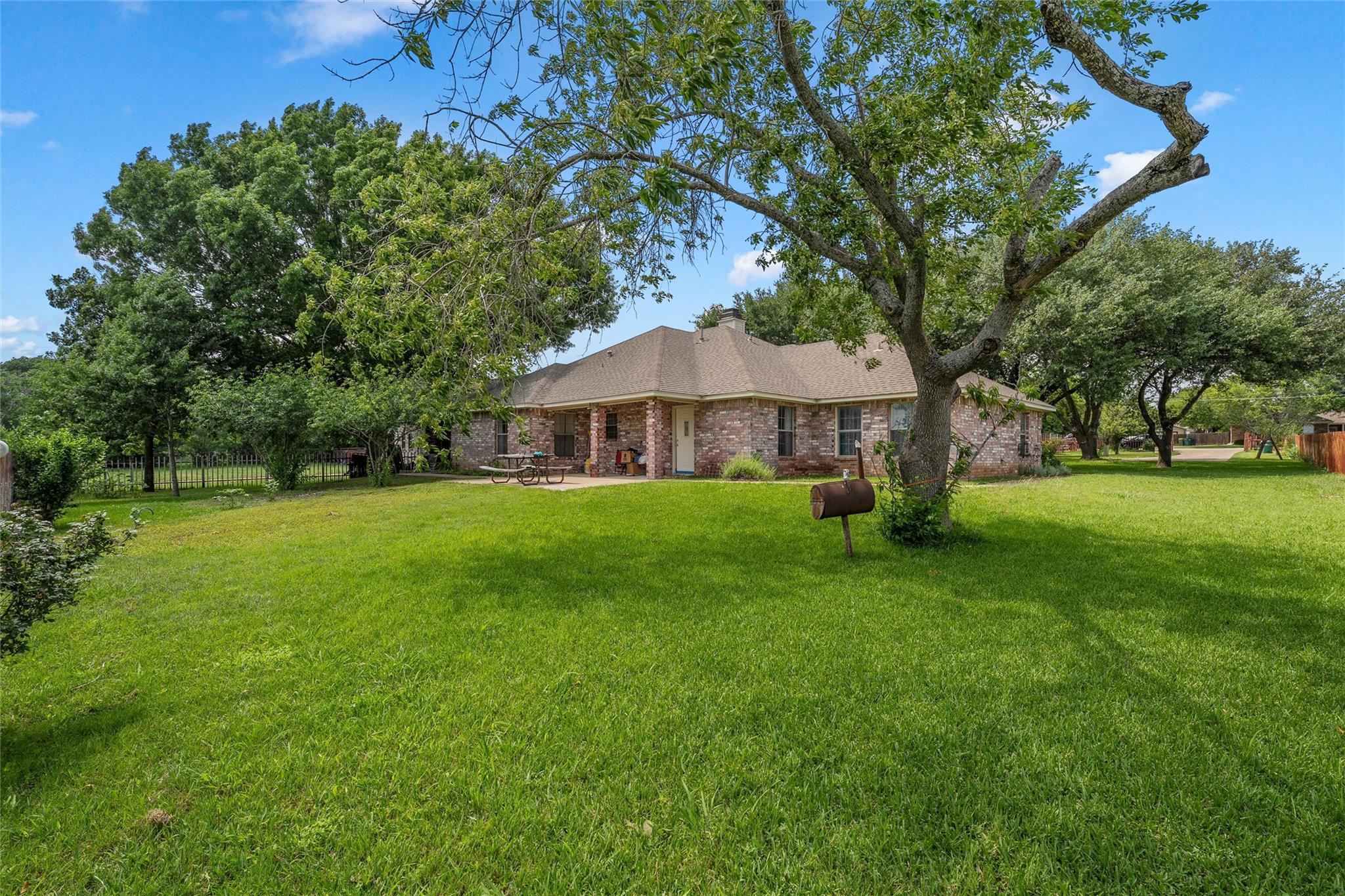 main property photo 23