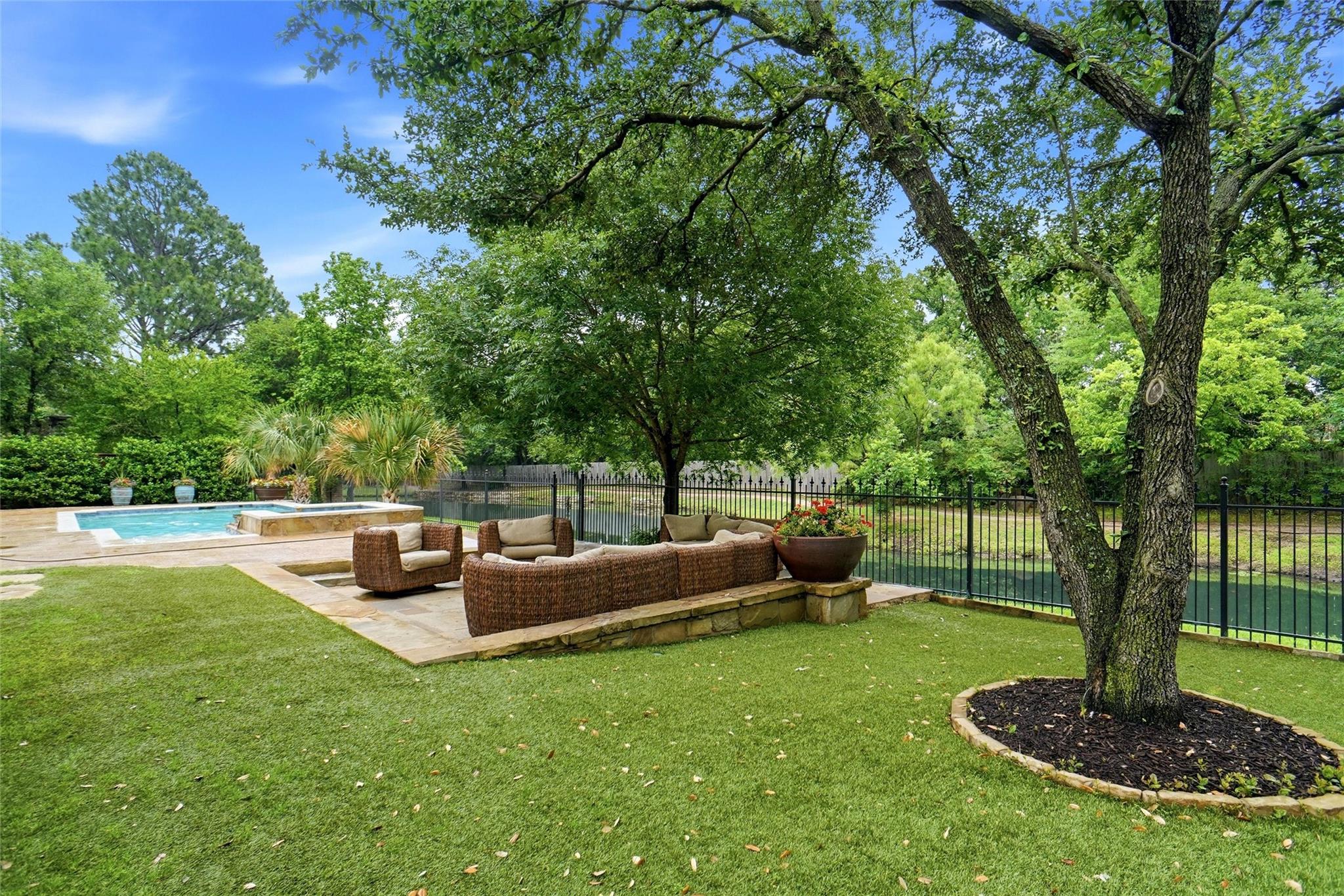 main property photo 19