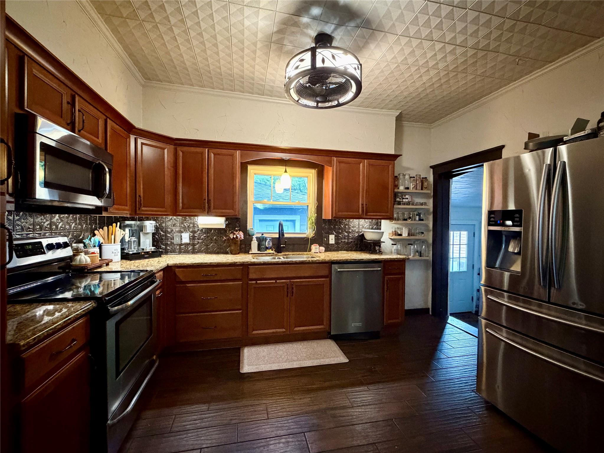 main property photo 8
