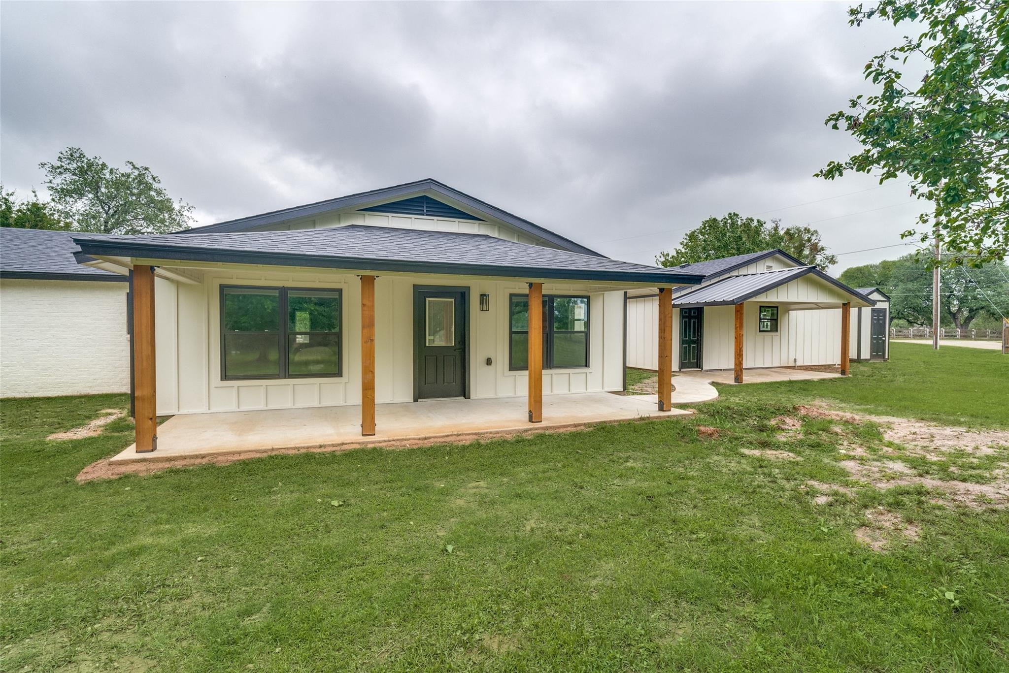 main property photo 28