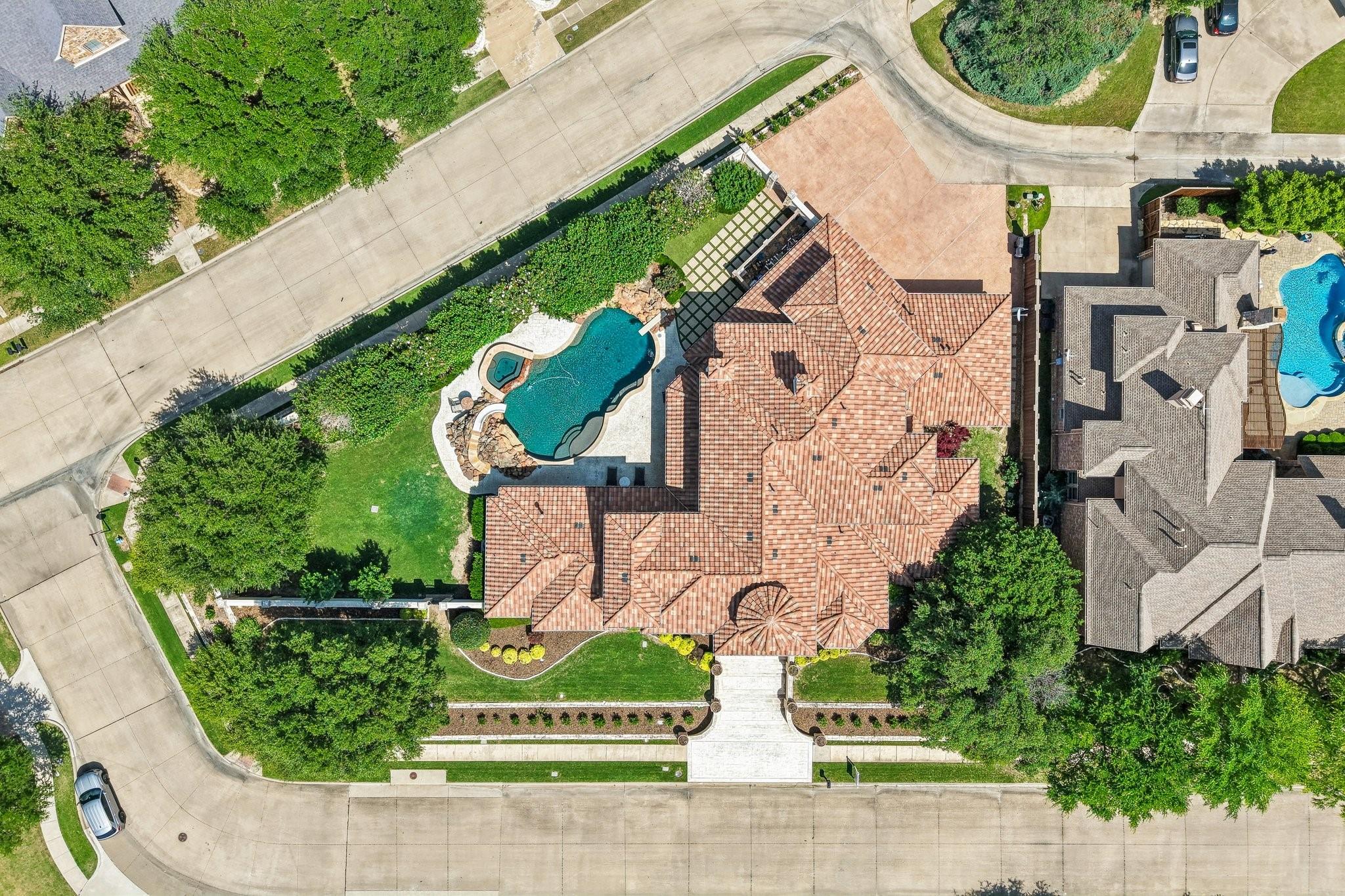 main property photo 37