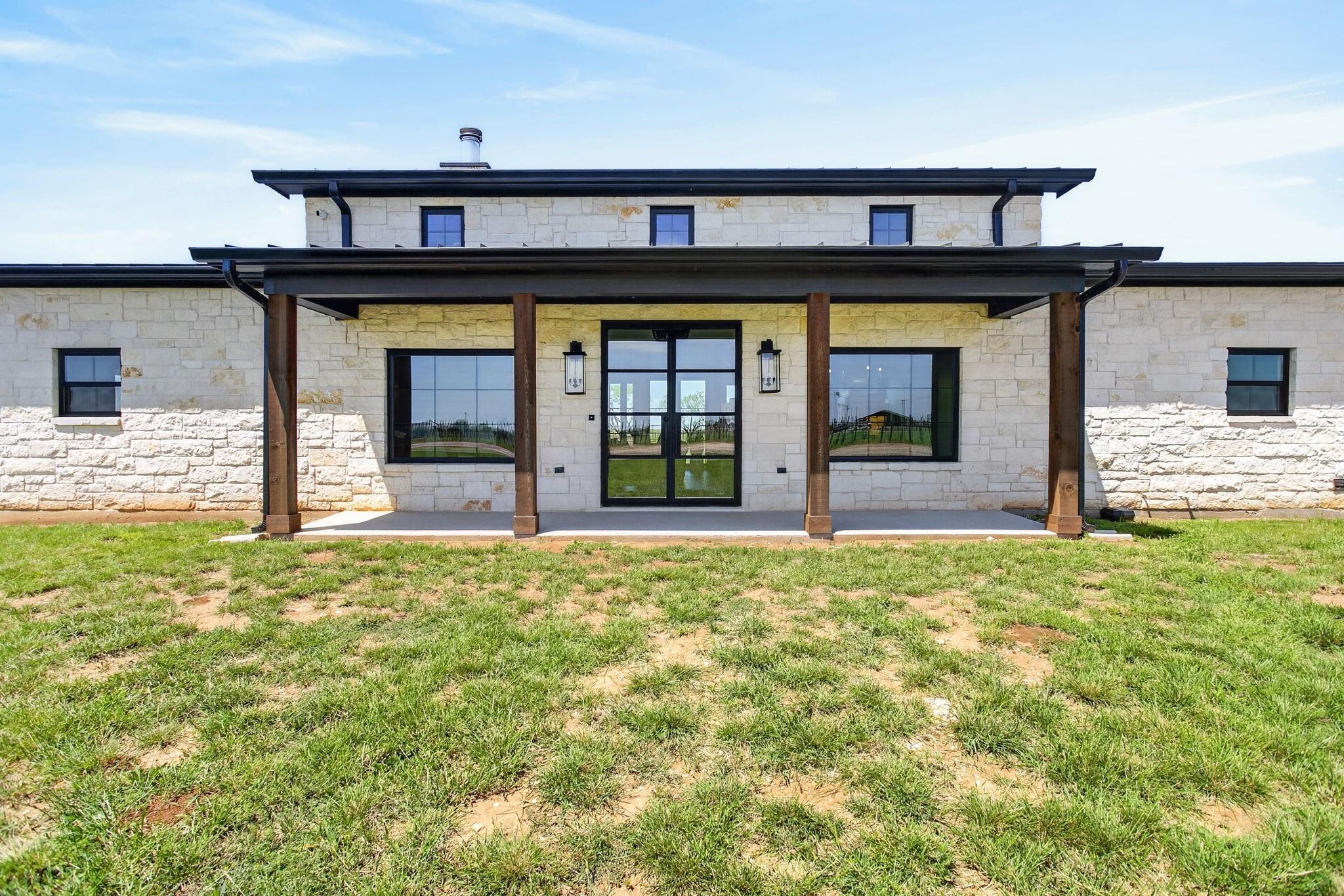 main property photo 3