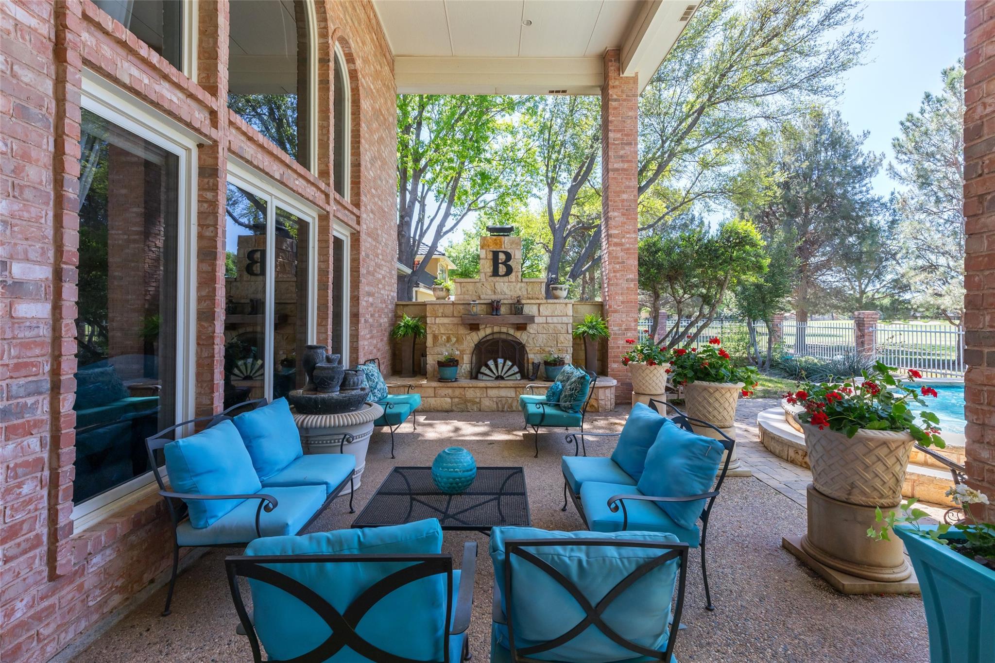 main property photo 33