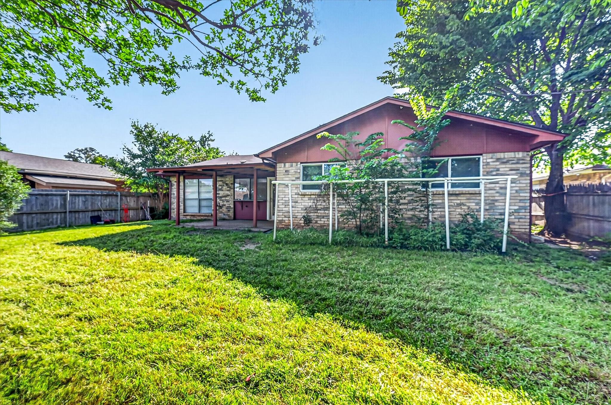 main property photo 28