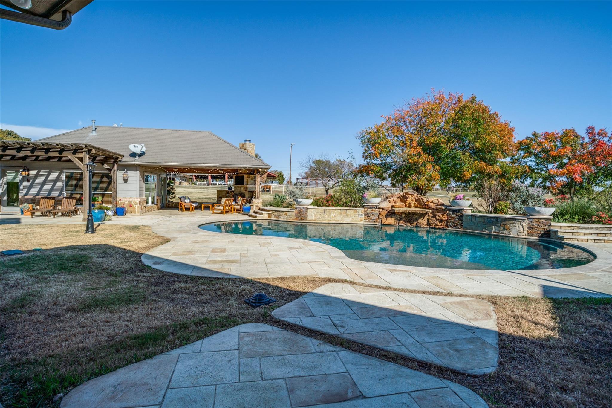 main property photo 12