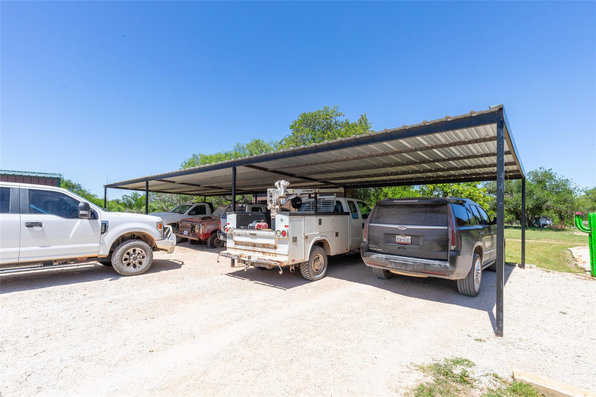 main property photo 28