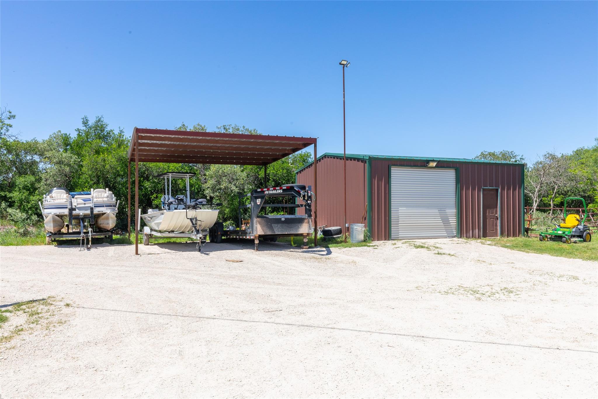 main property photo 35