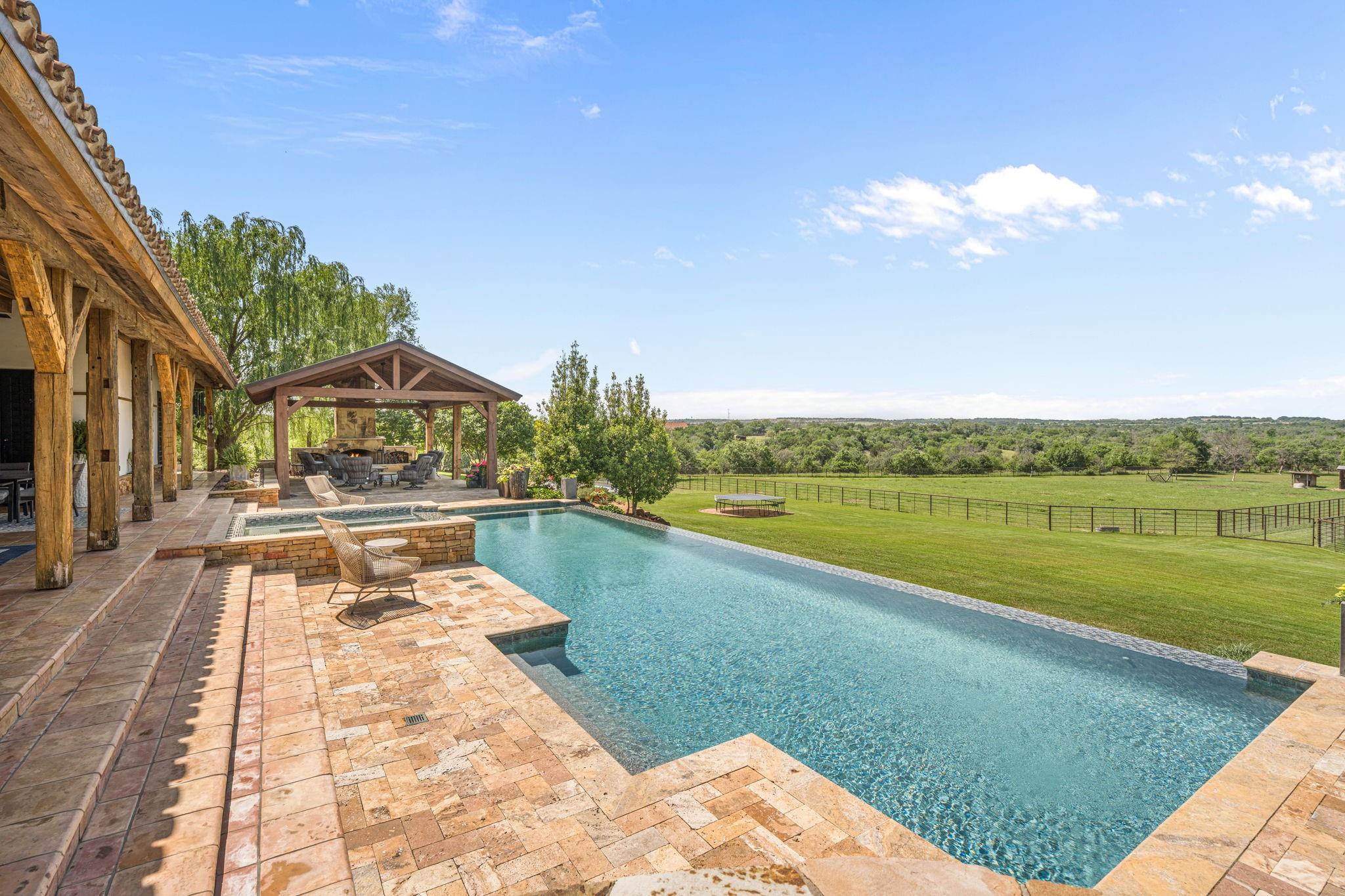 main property photo 23