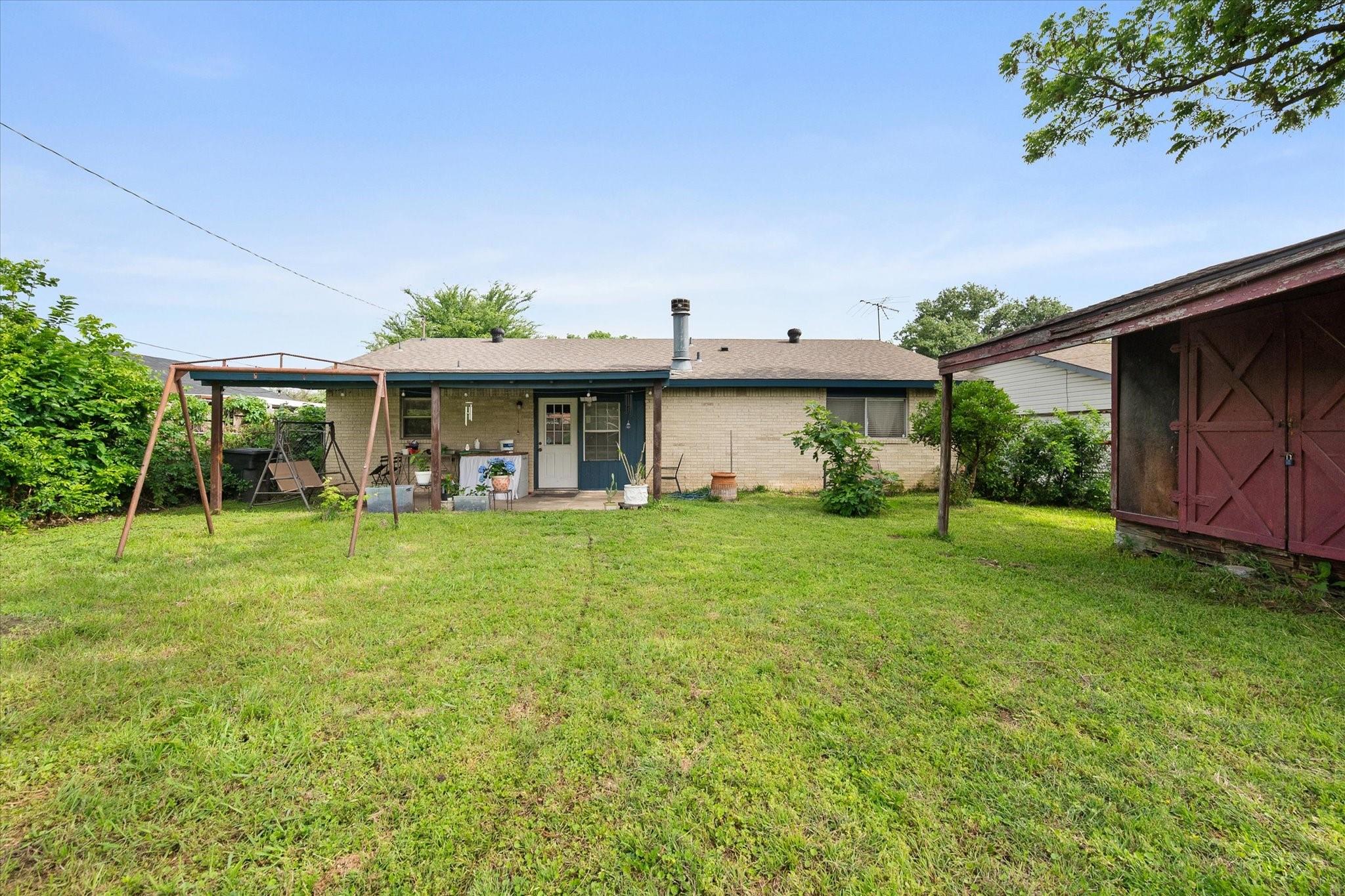 main property photo 28