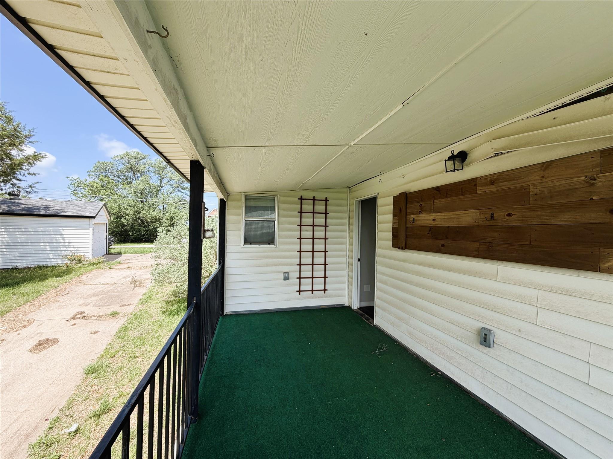 main property photo 17
