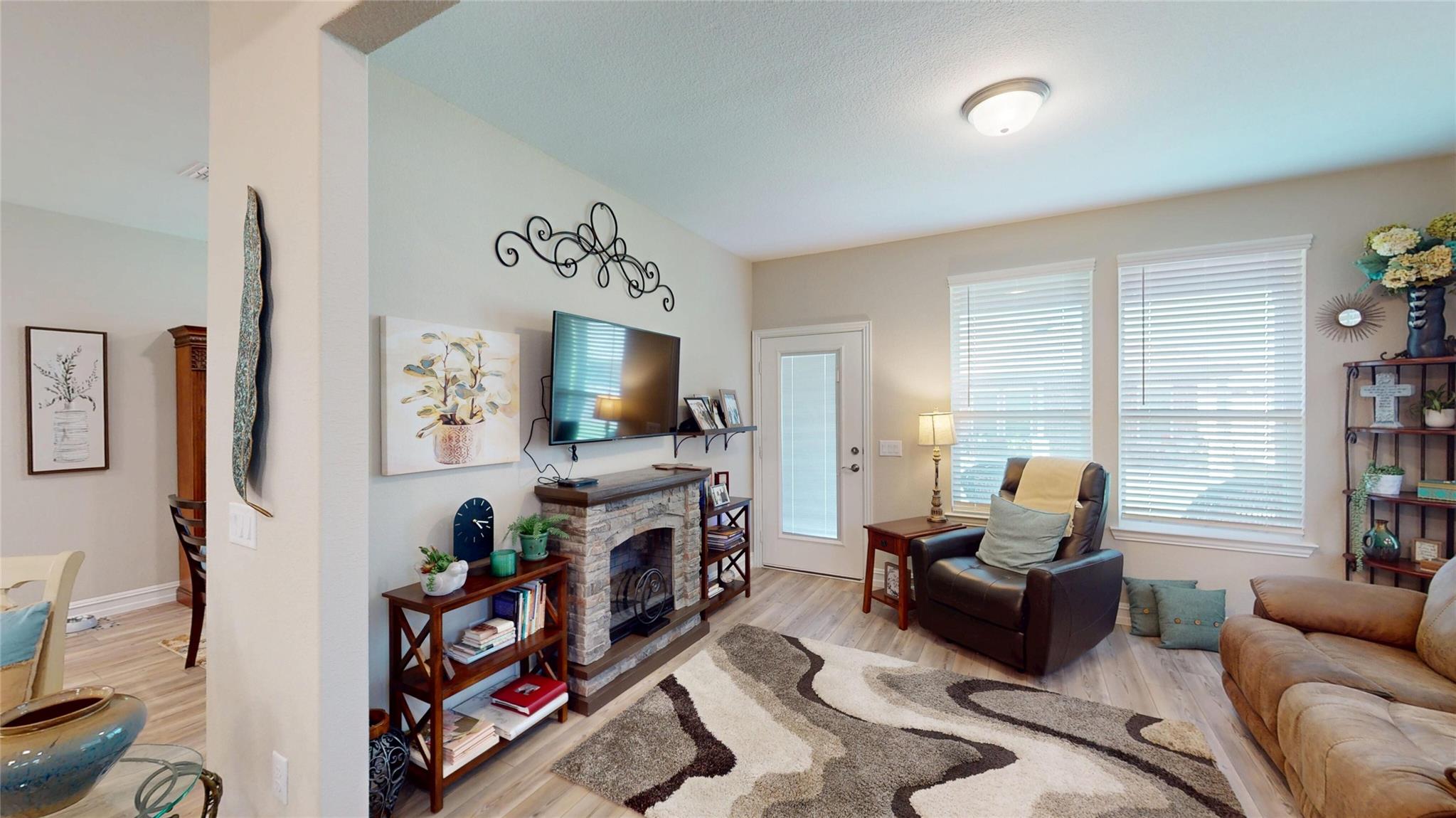 main property photo 8