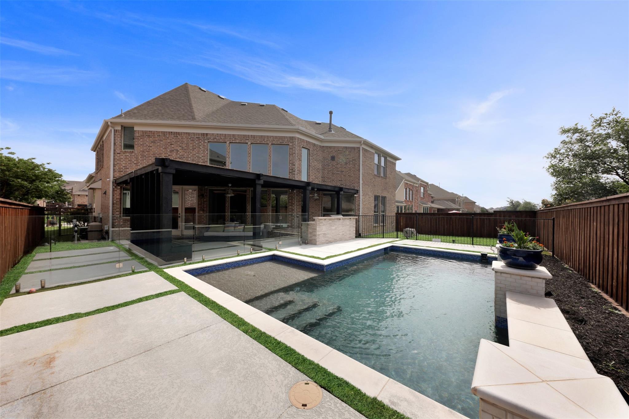 main property photo 28