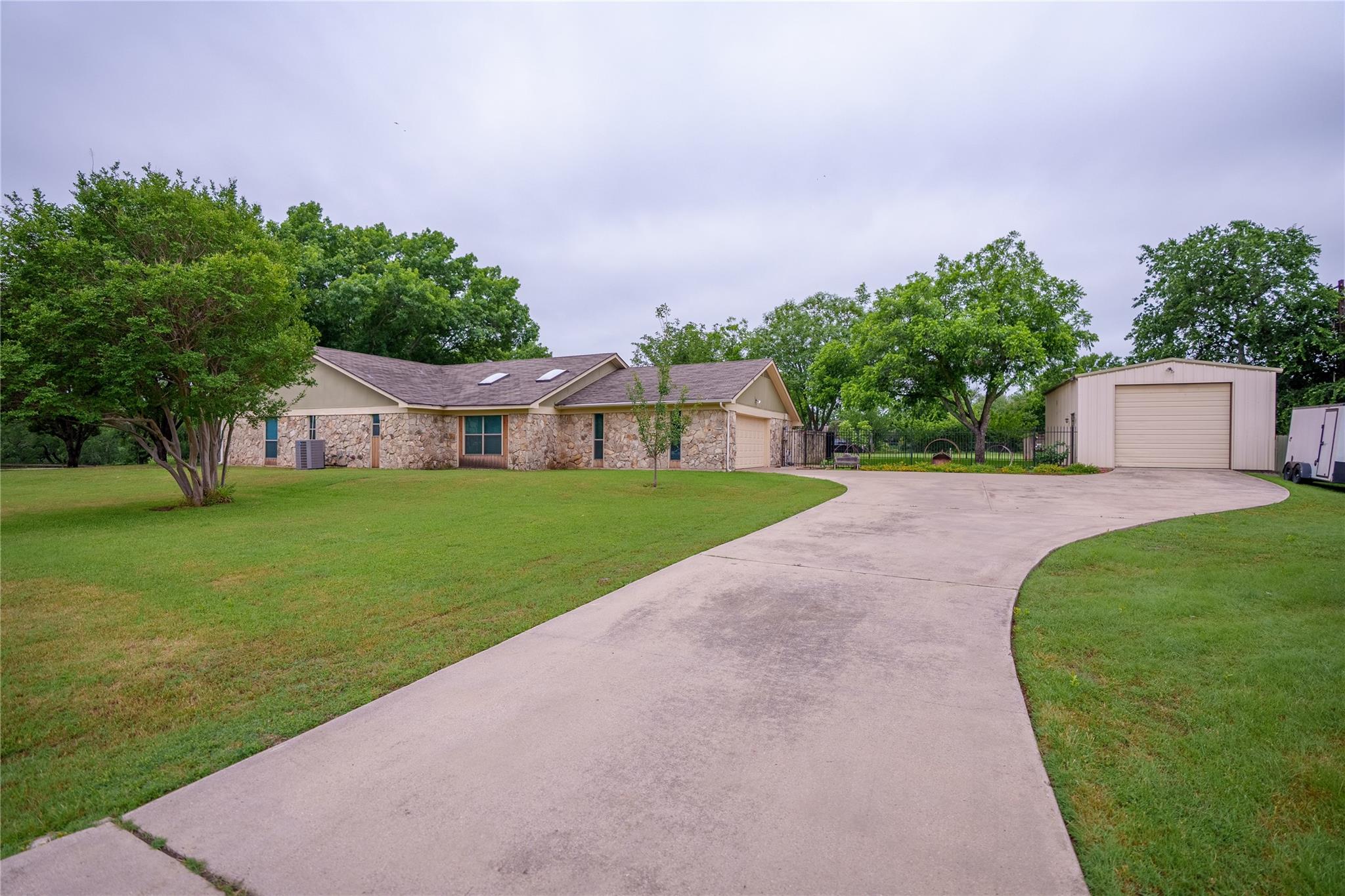 main property photo 31