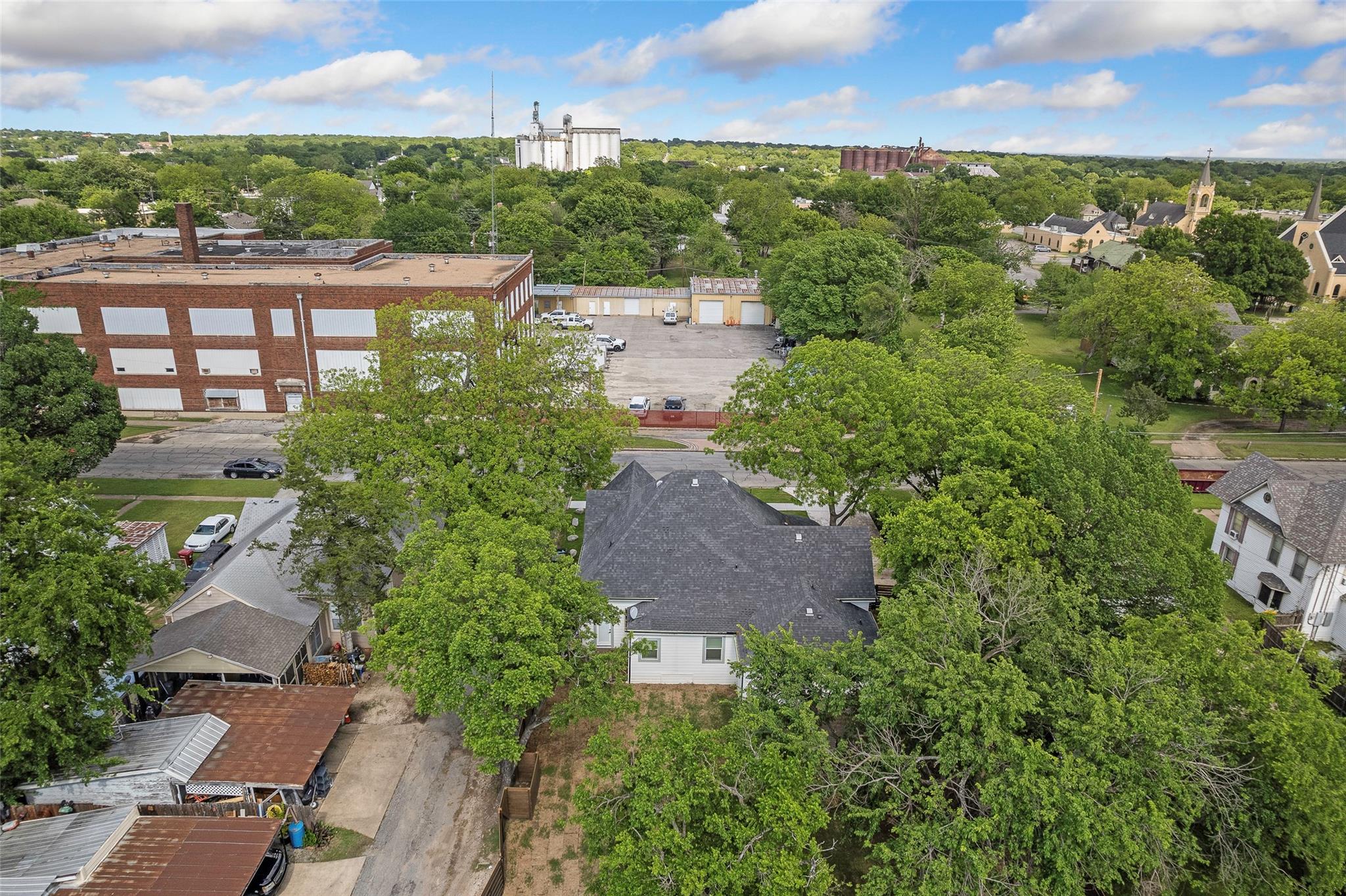 main property photo 27