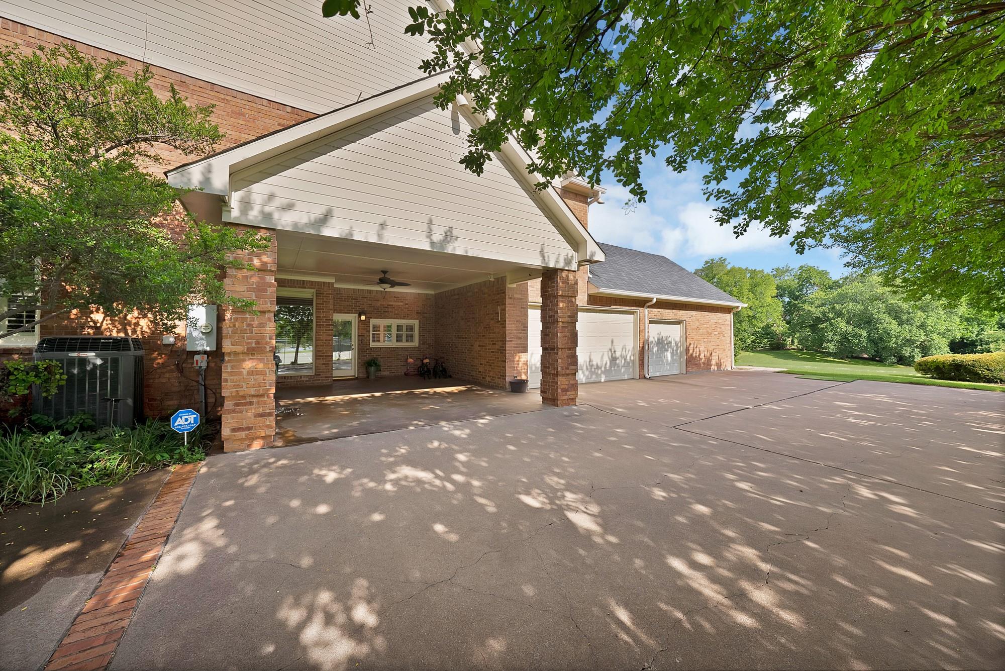 main property photo 29