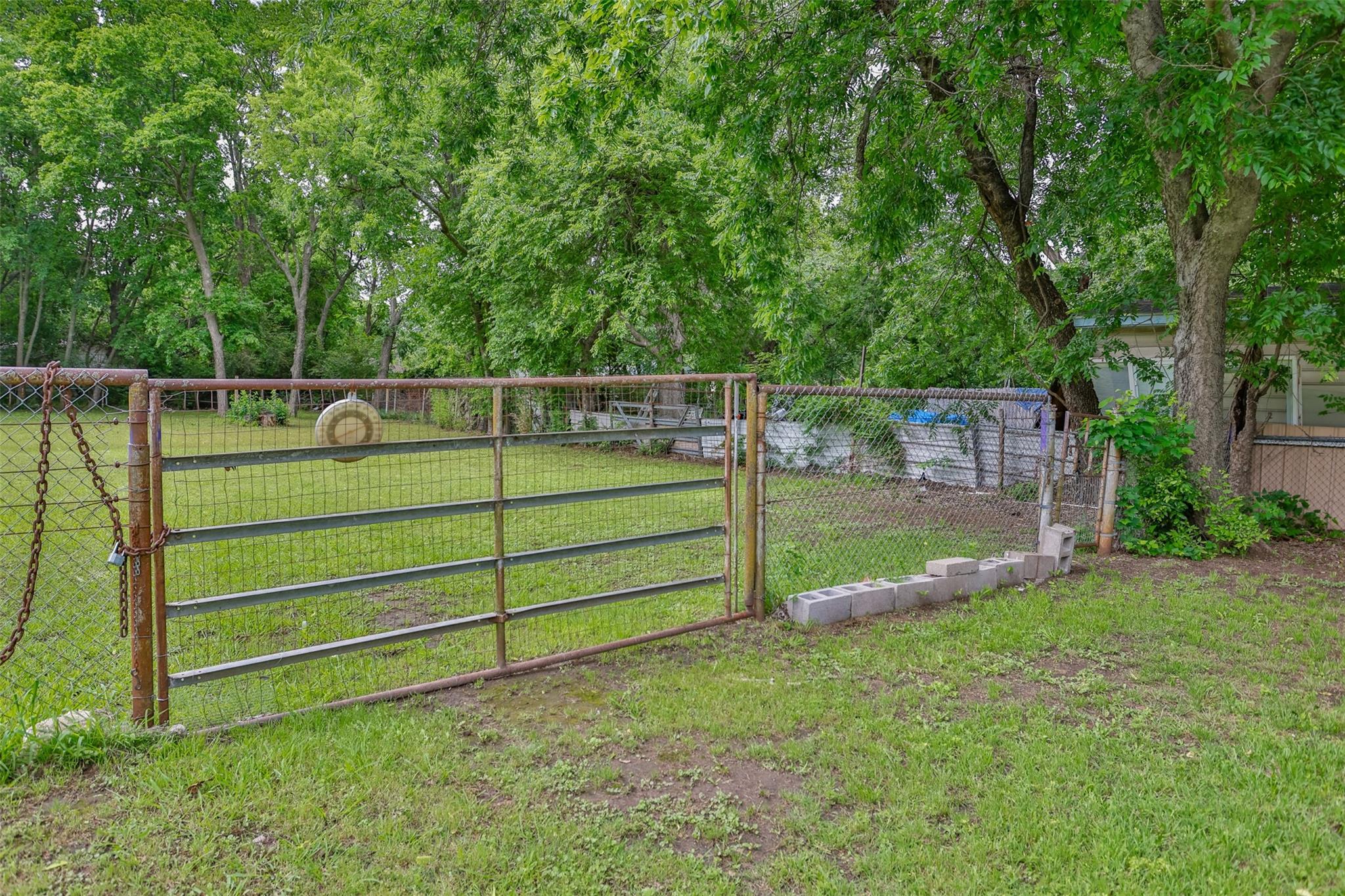 main property photo 31