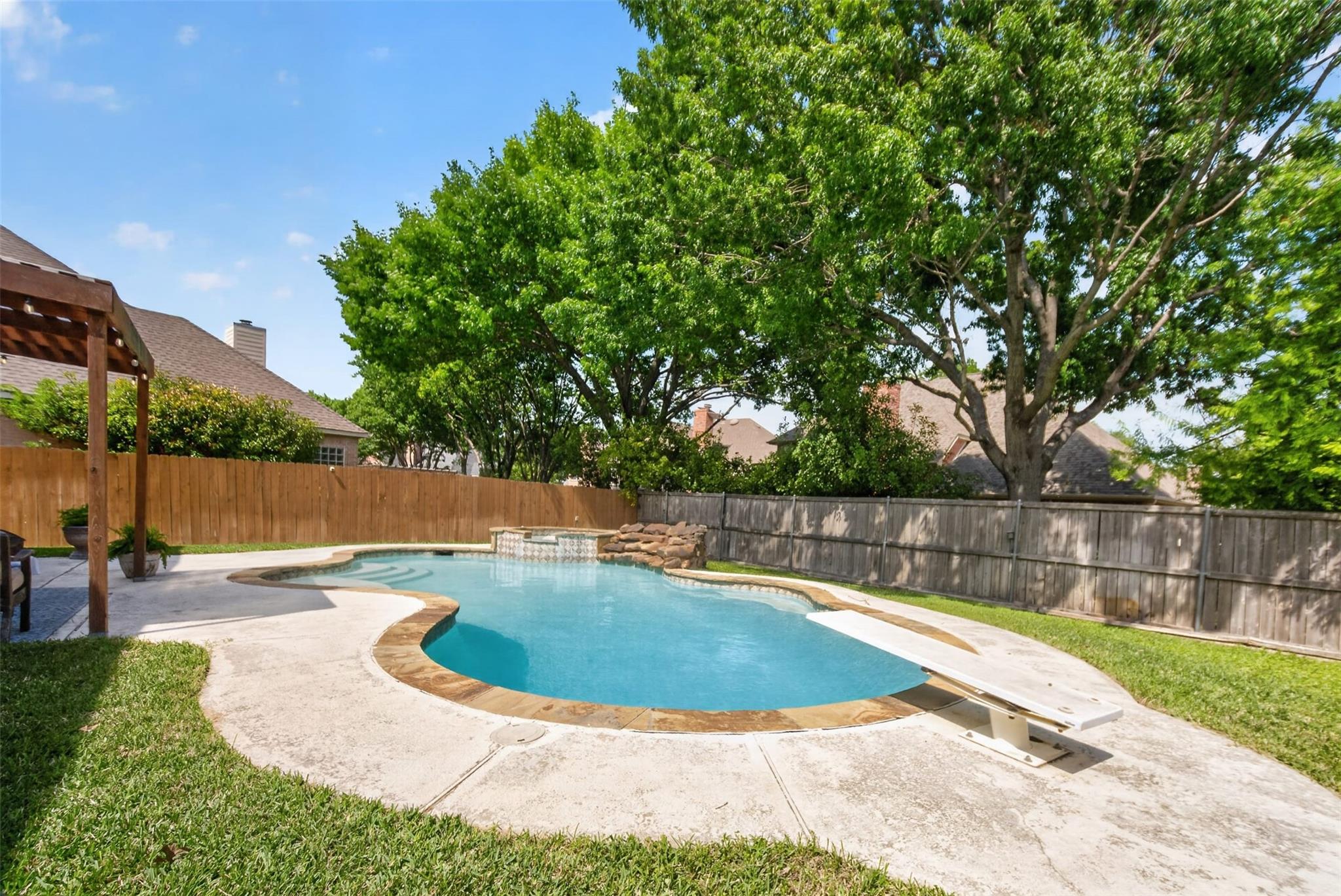 main property photo 32