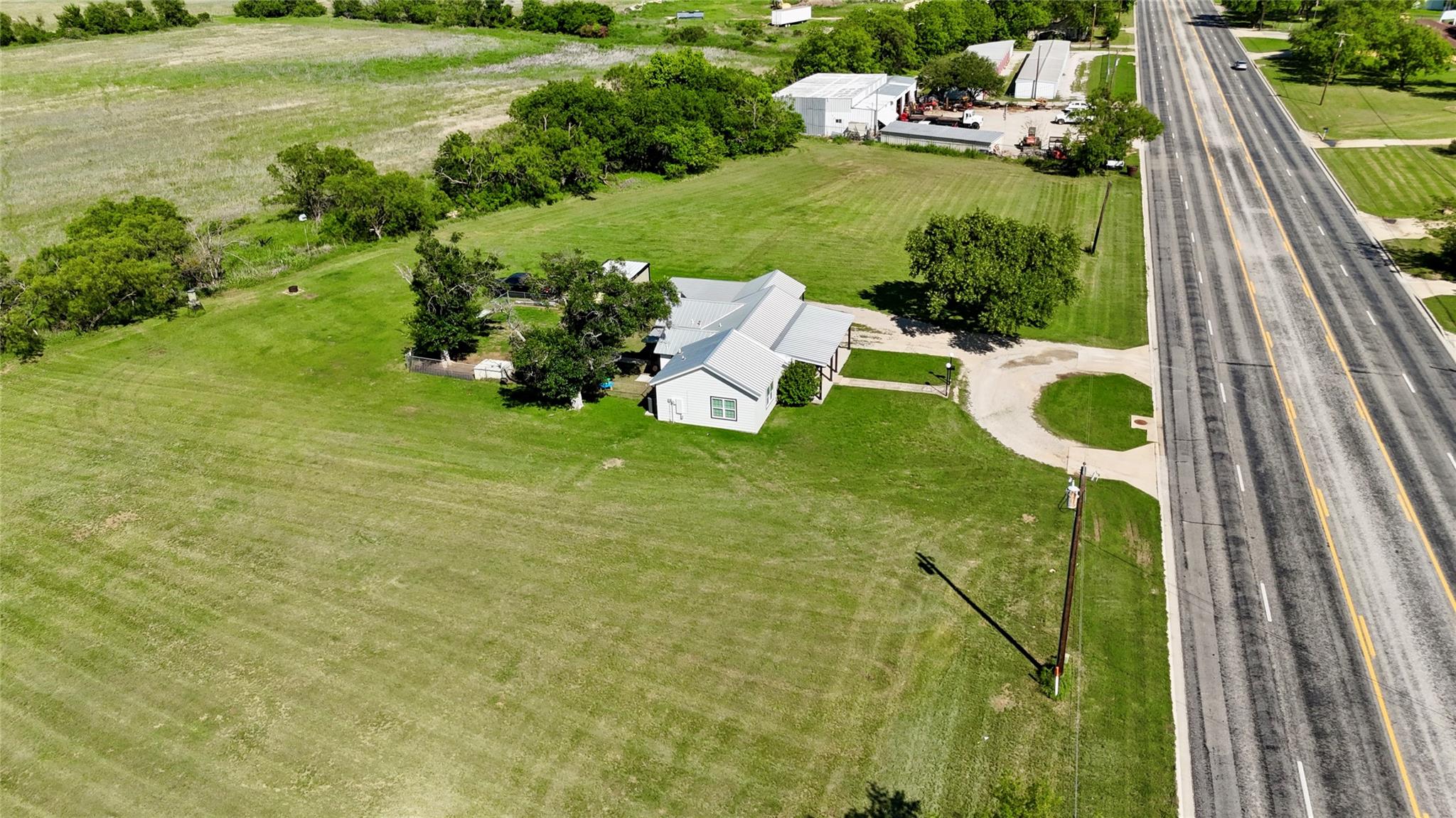 main property photo 32