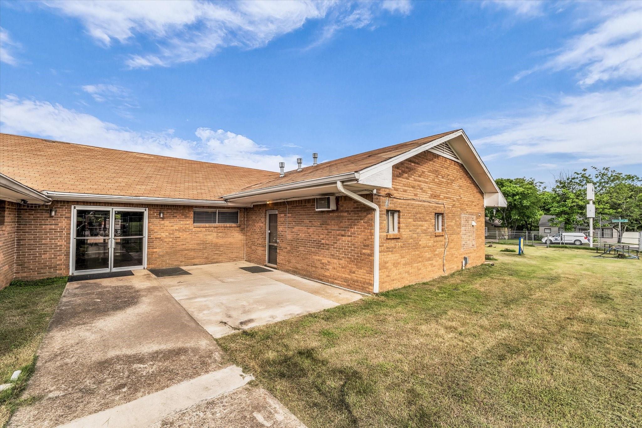 main property photo 30