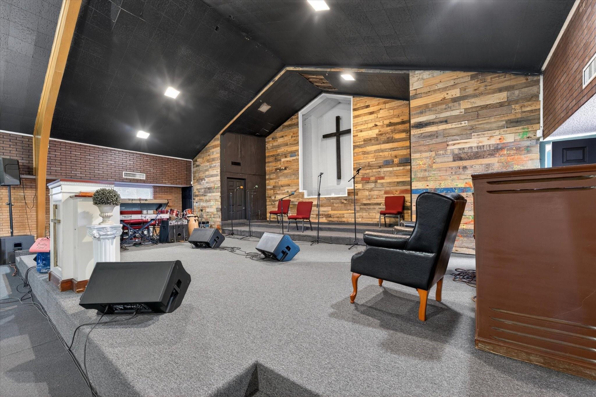 main property photo 5