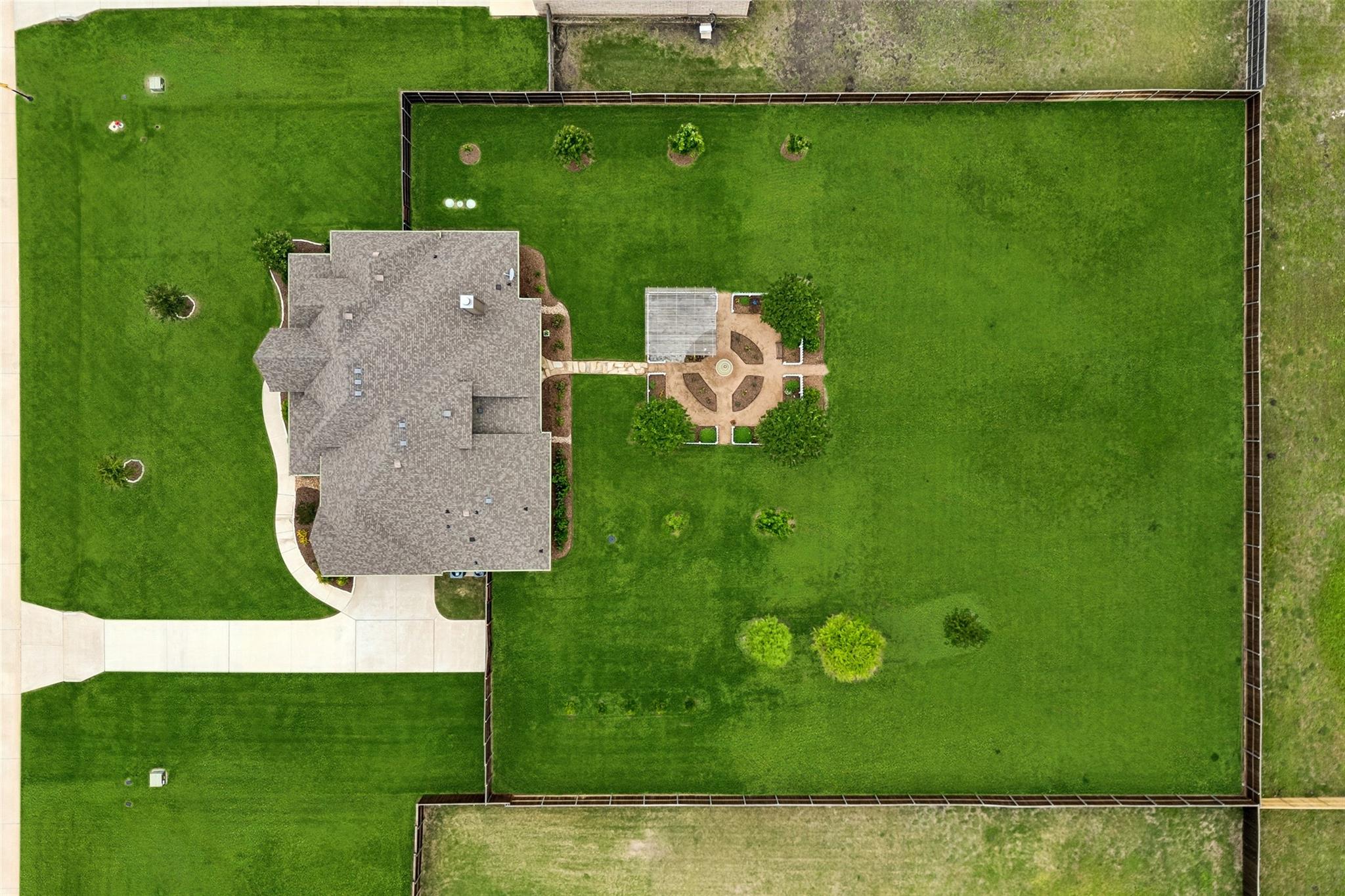 main property photo 34