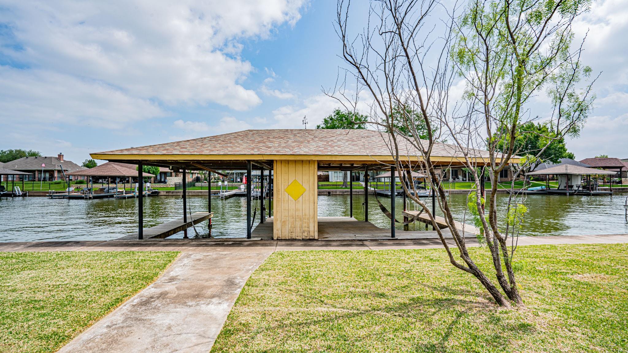 main property photo 33