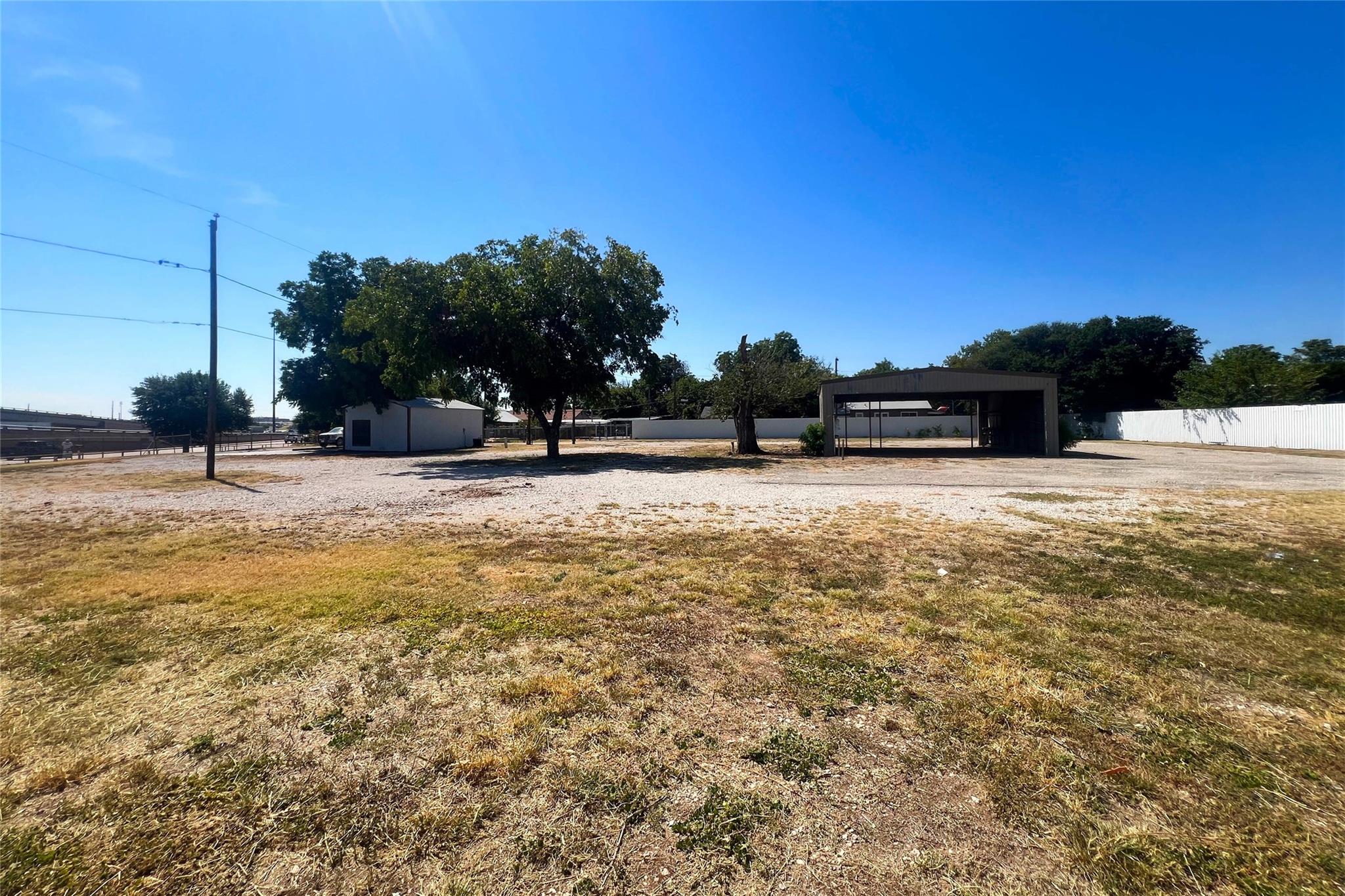 main property photo 23