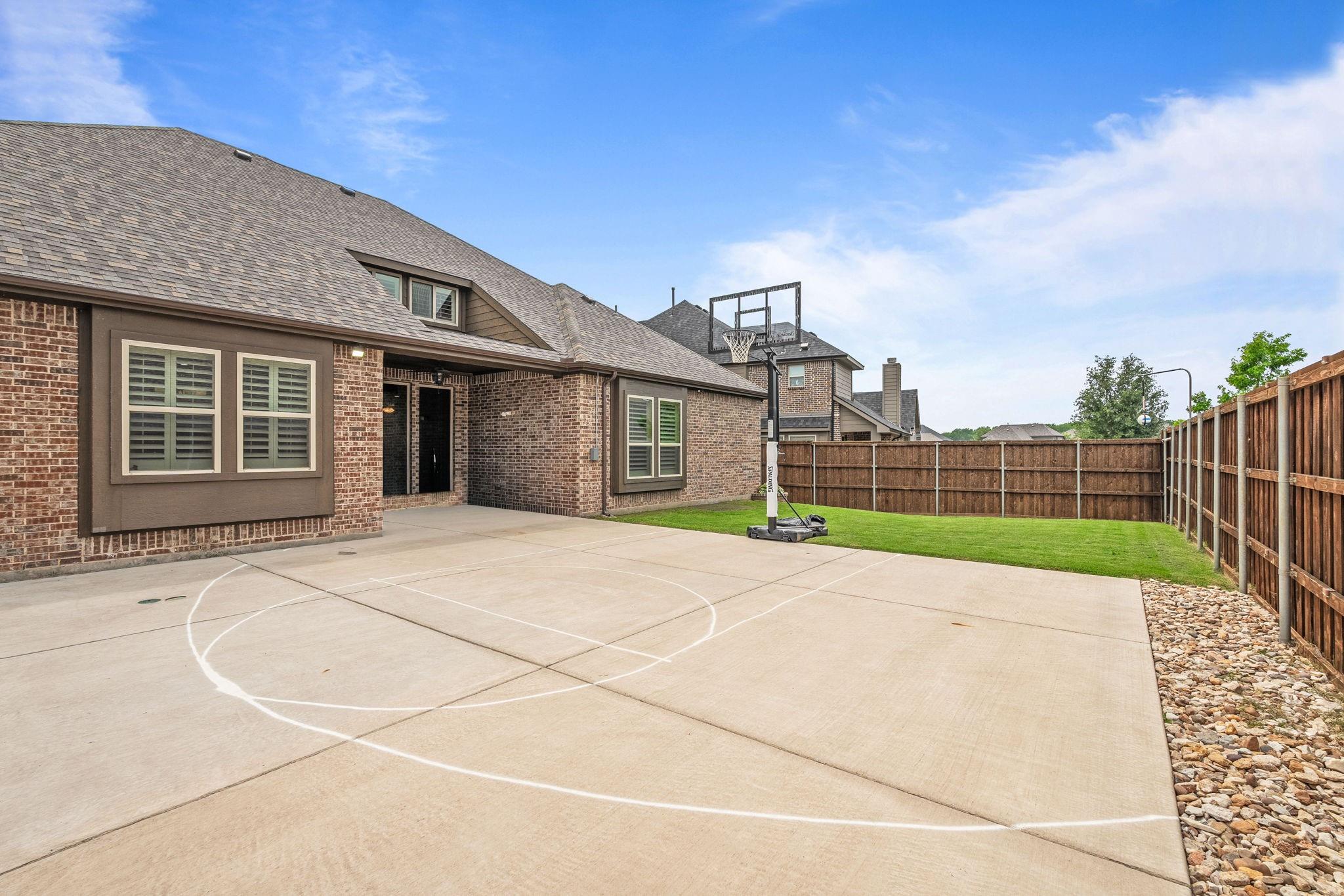 main property photo 28