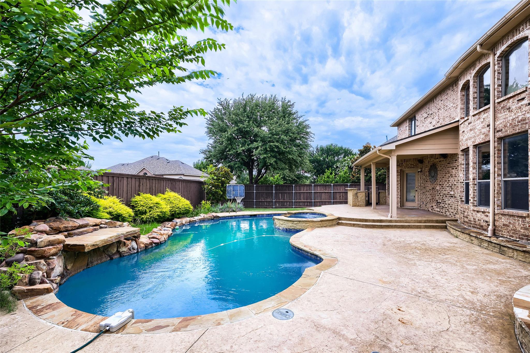 main property photo 36