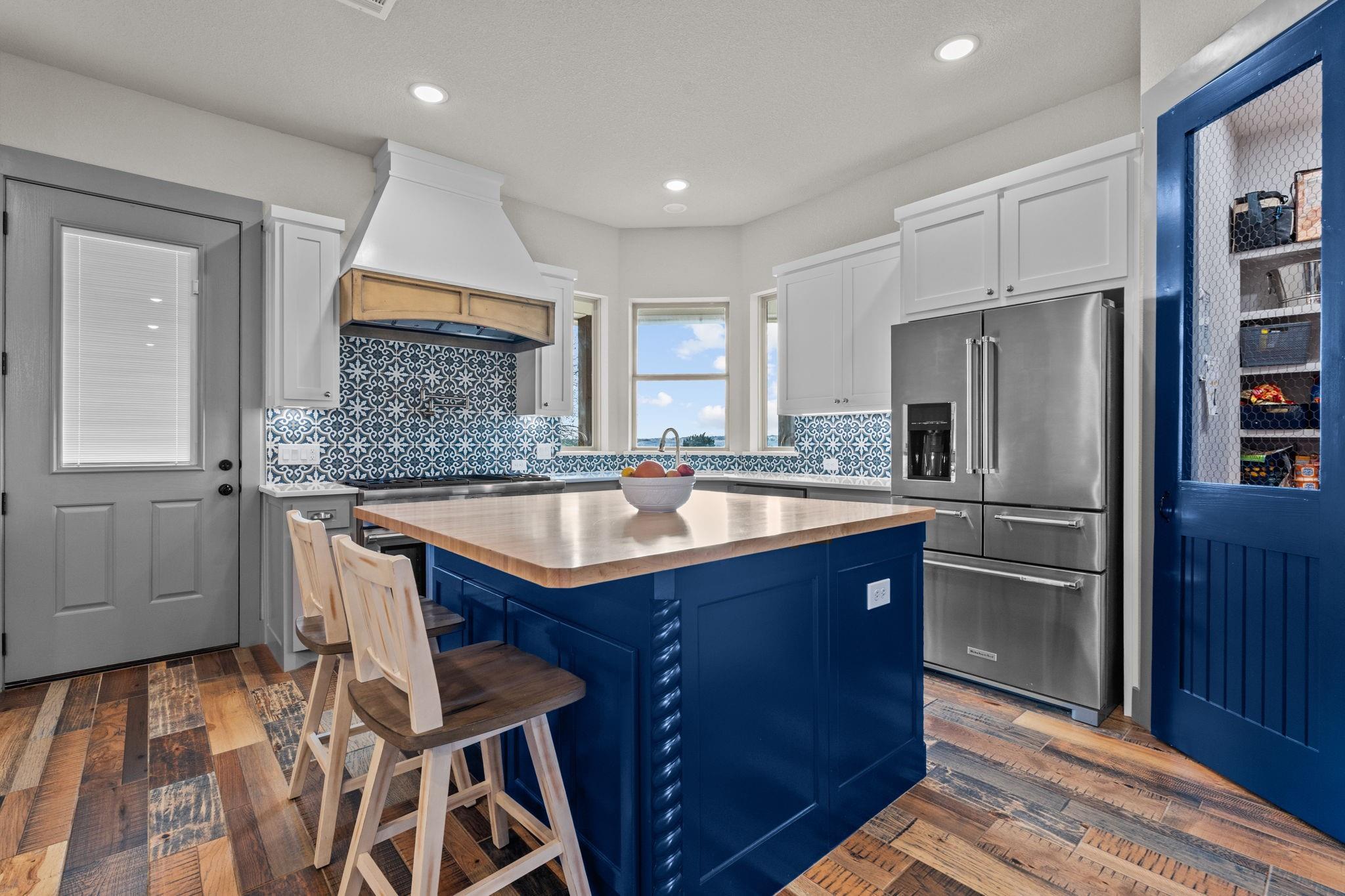 main property photo 12