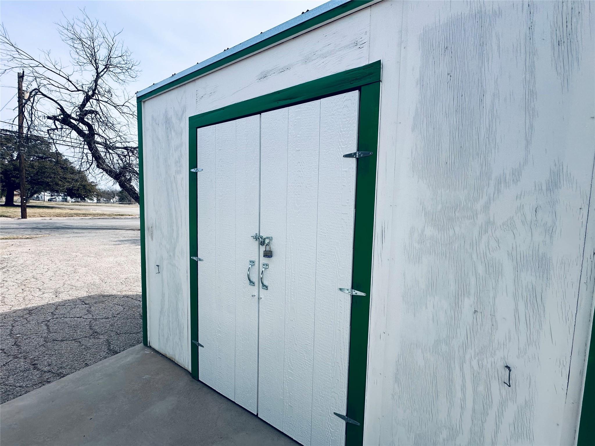 main property photo 16