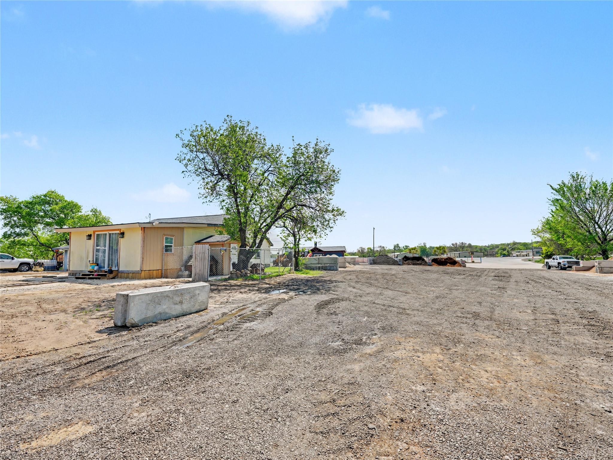 main property photo 25