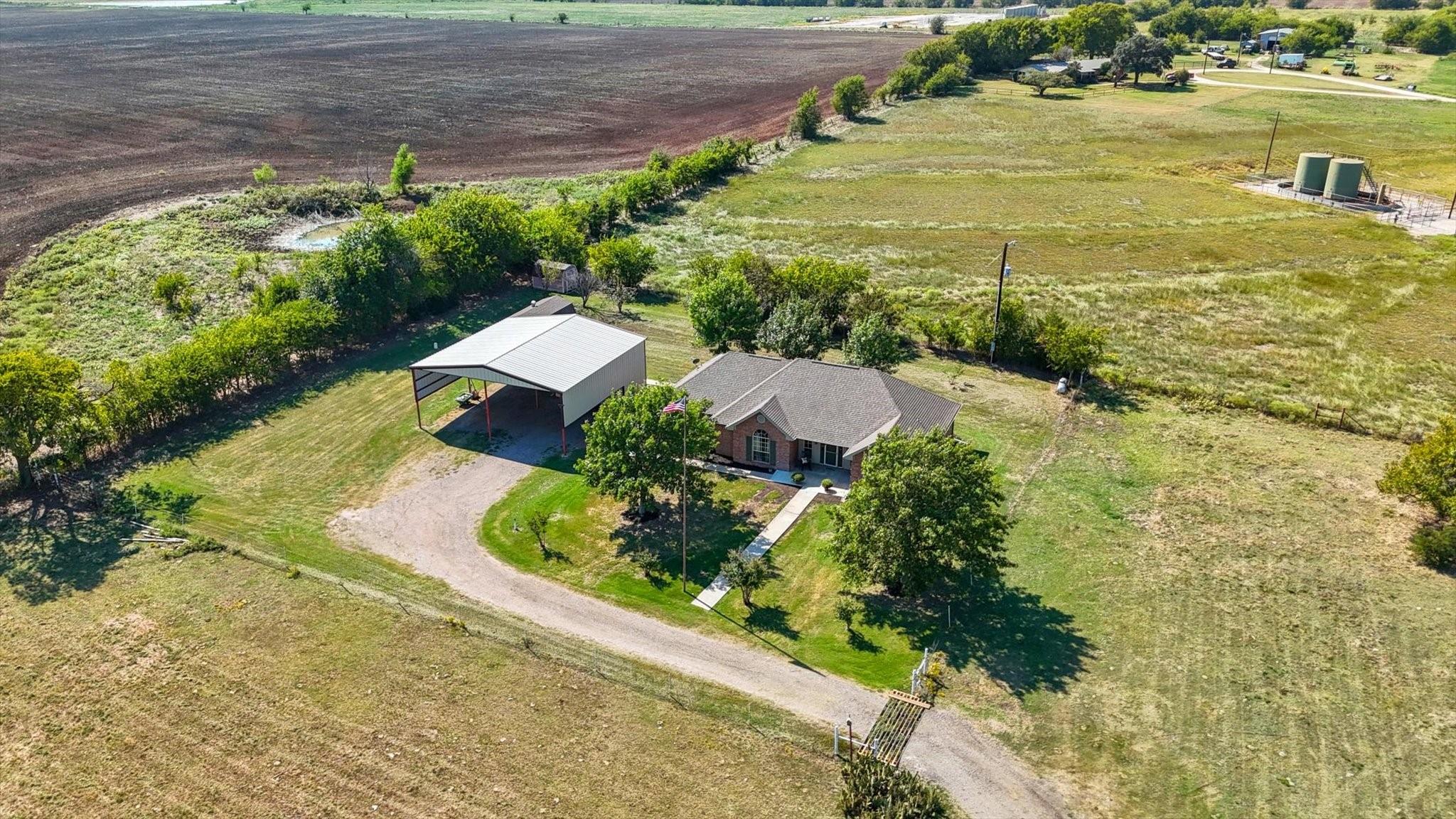 main property photo 28