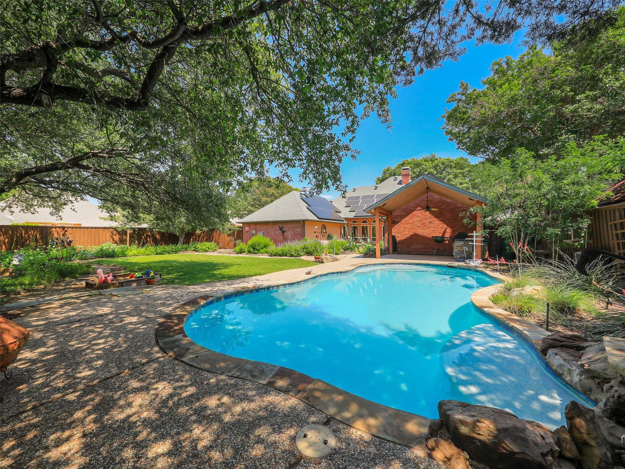 main property photo 36