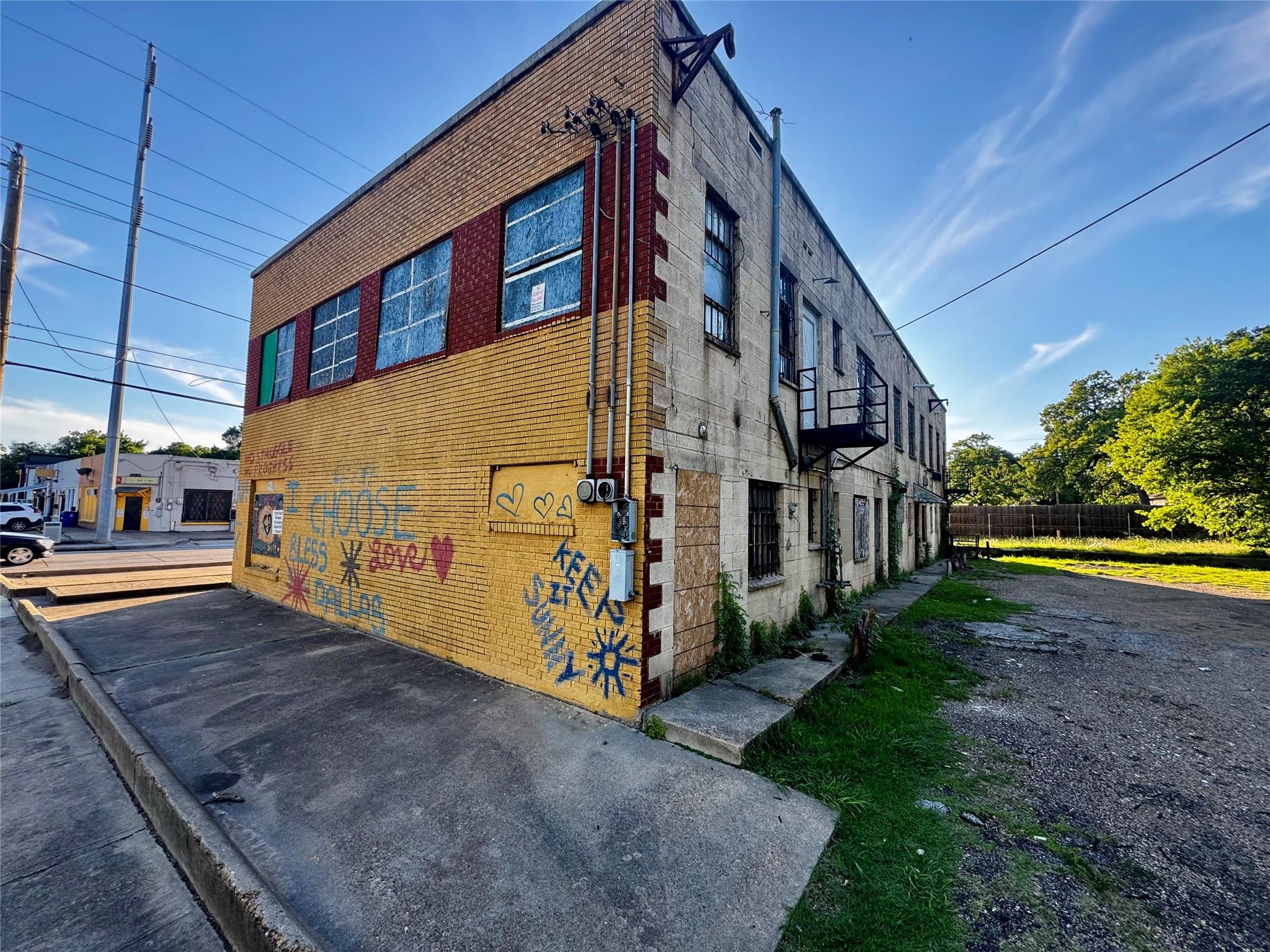 main property photo 5