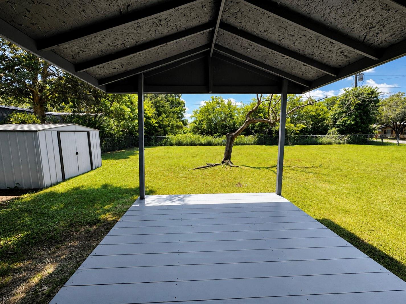 main property photo 16