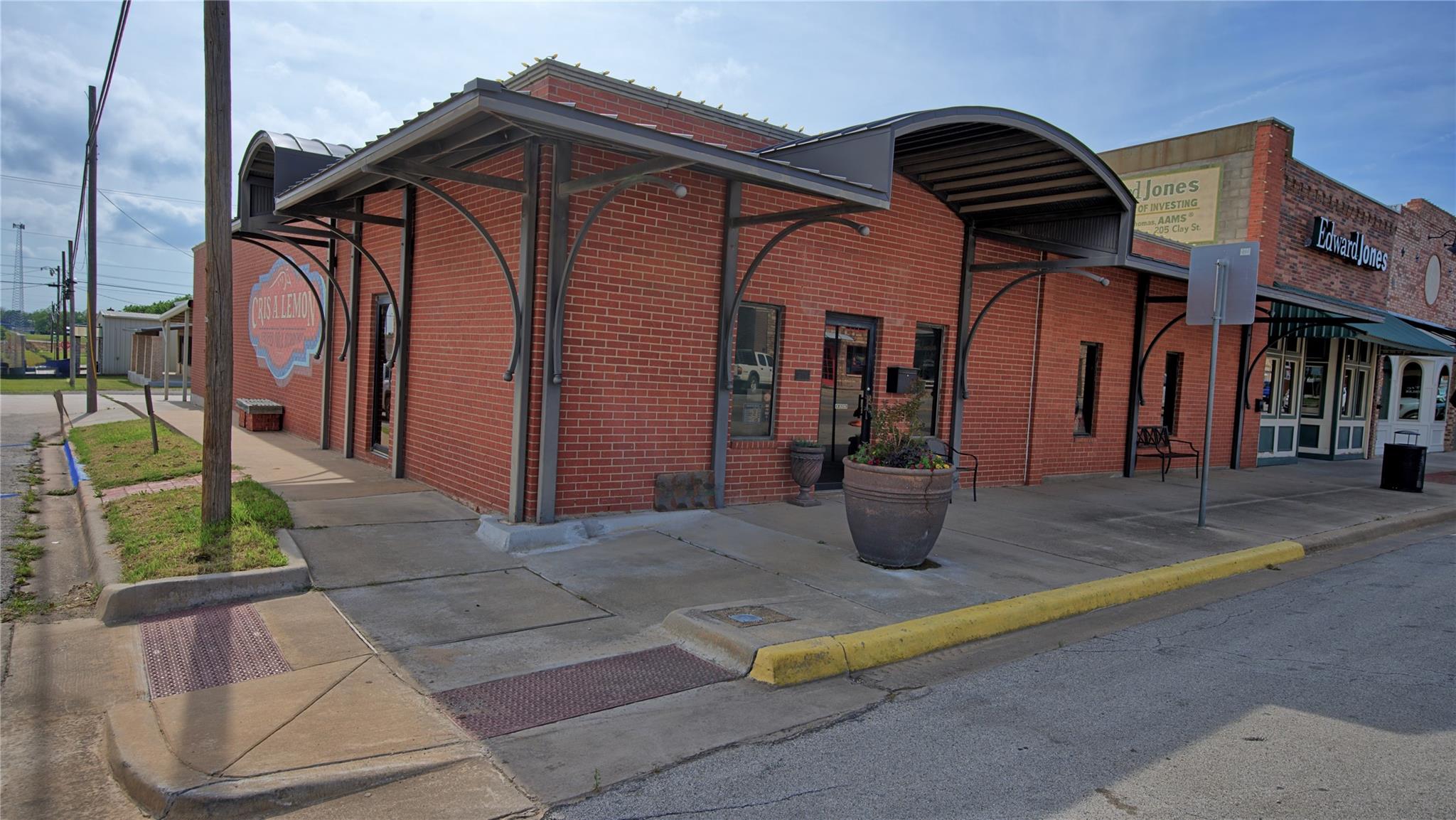 main property photo 19