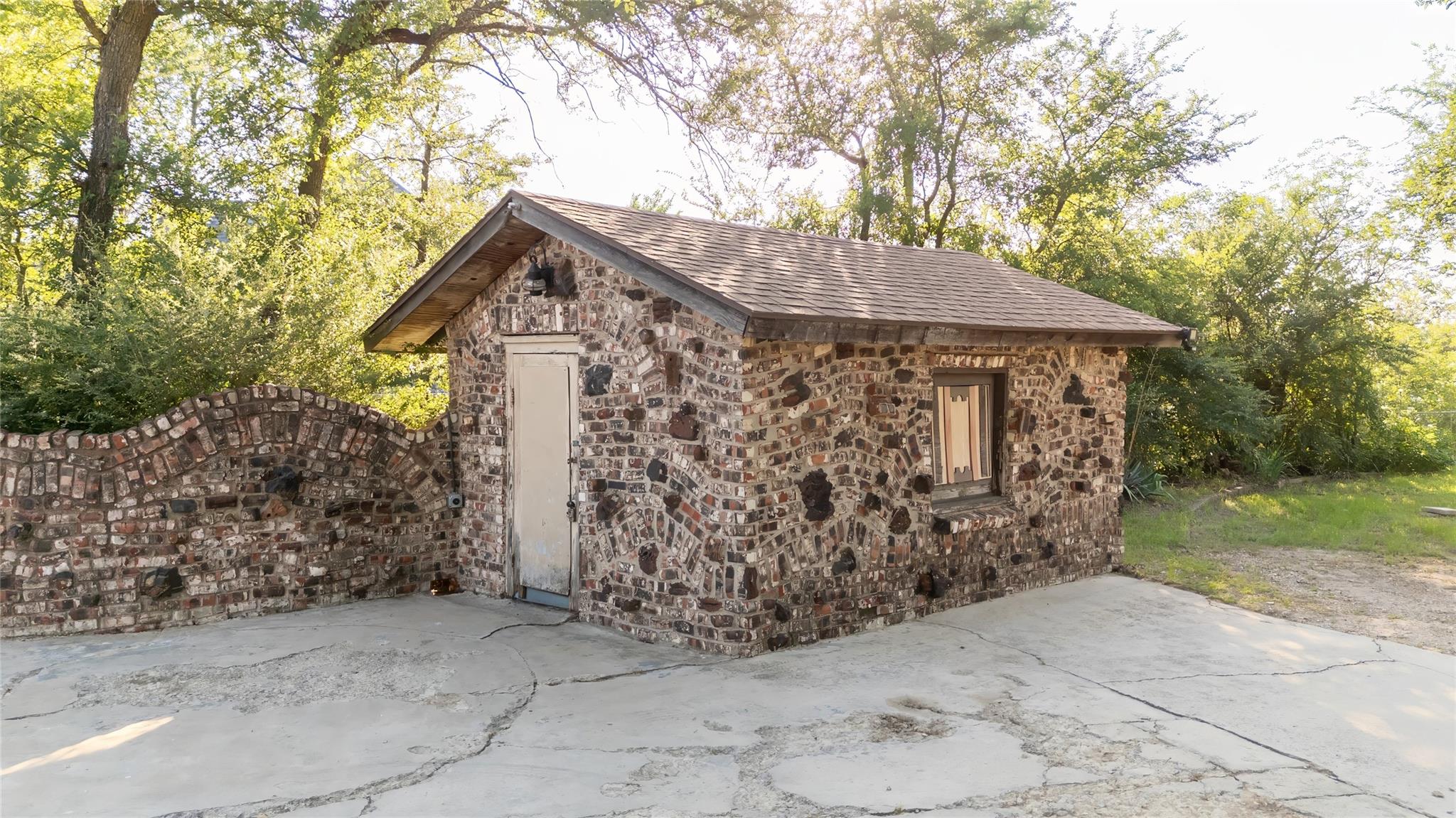 main property photo 31