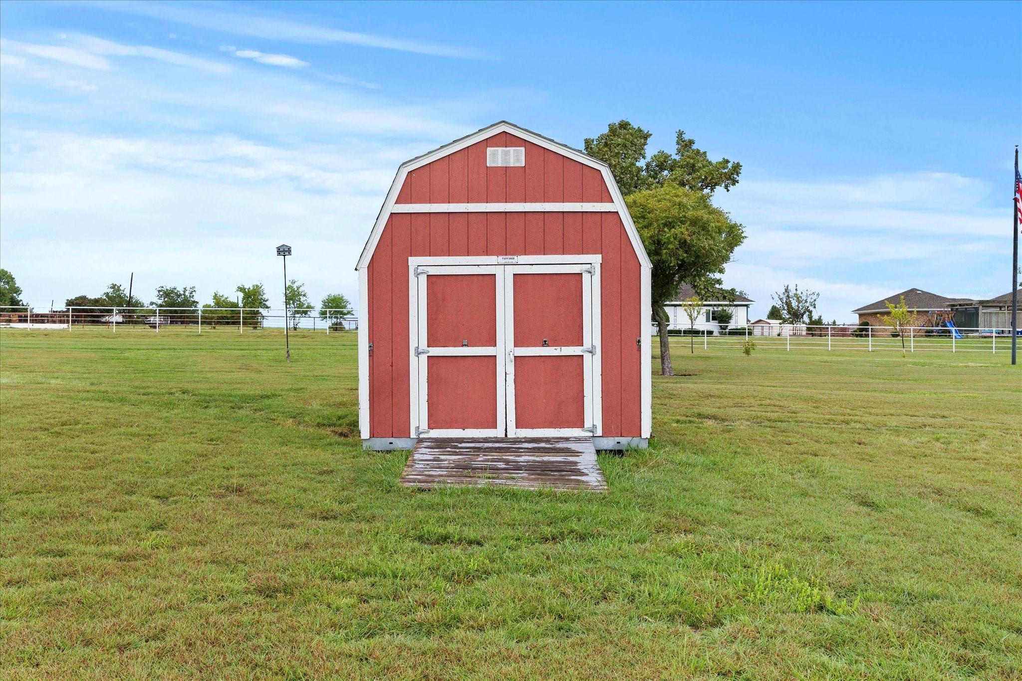 main property photo 28