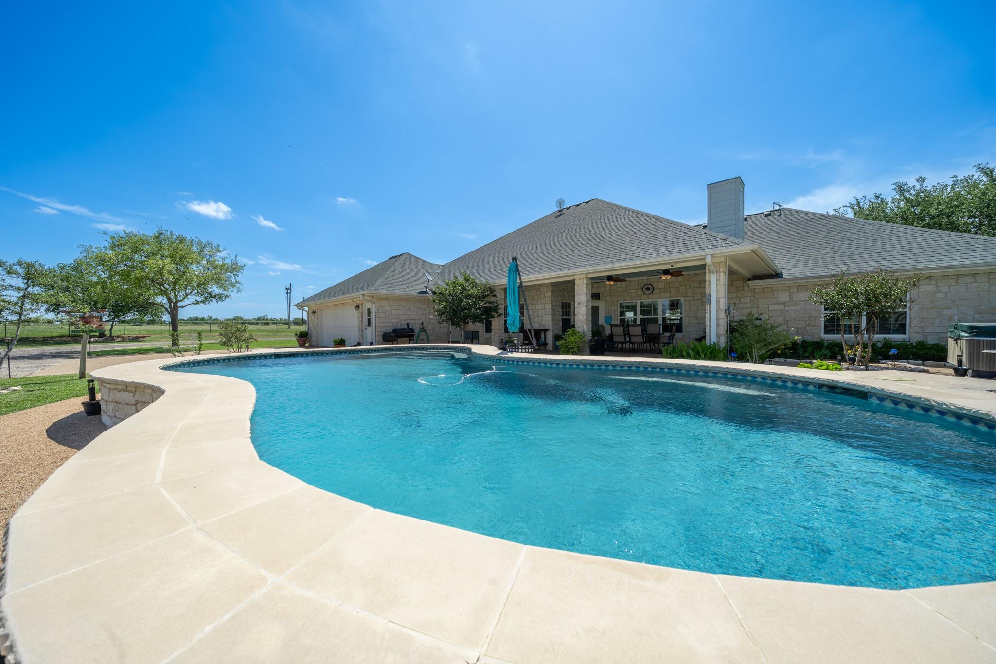 main property photo 17