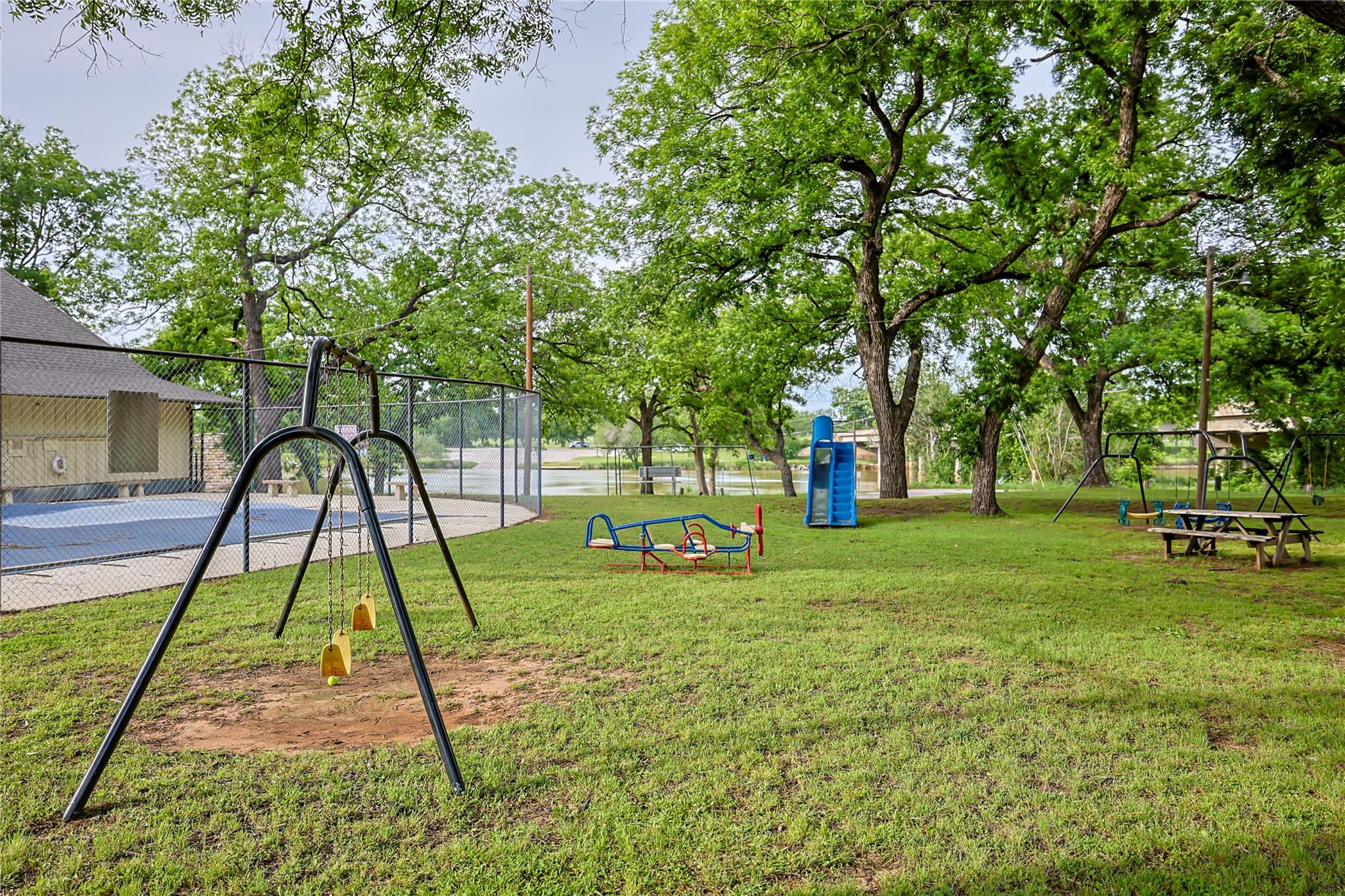 main property photo 27