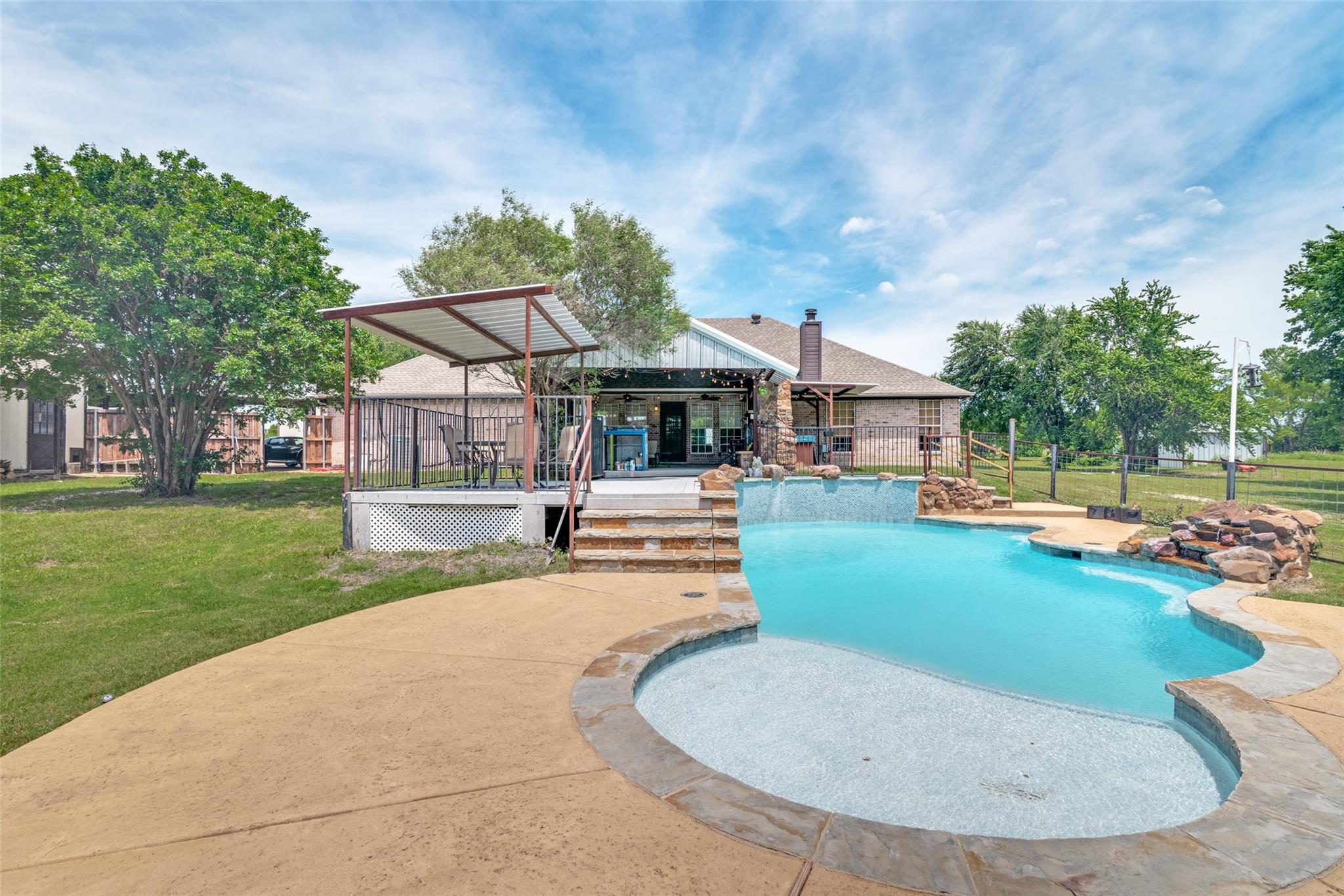 main property photo 30