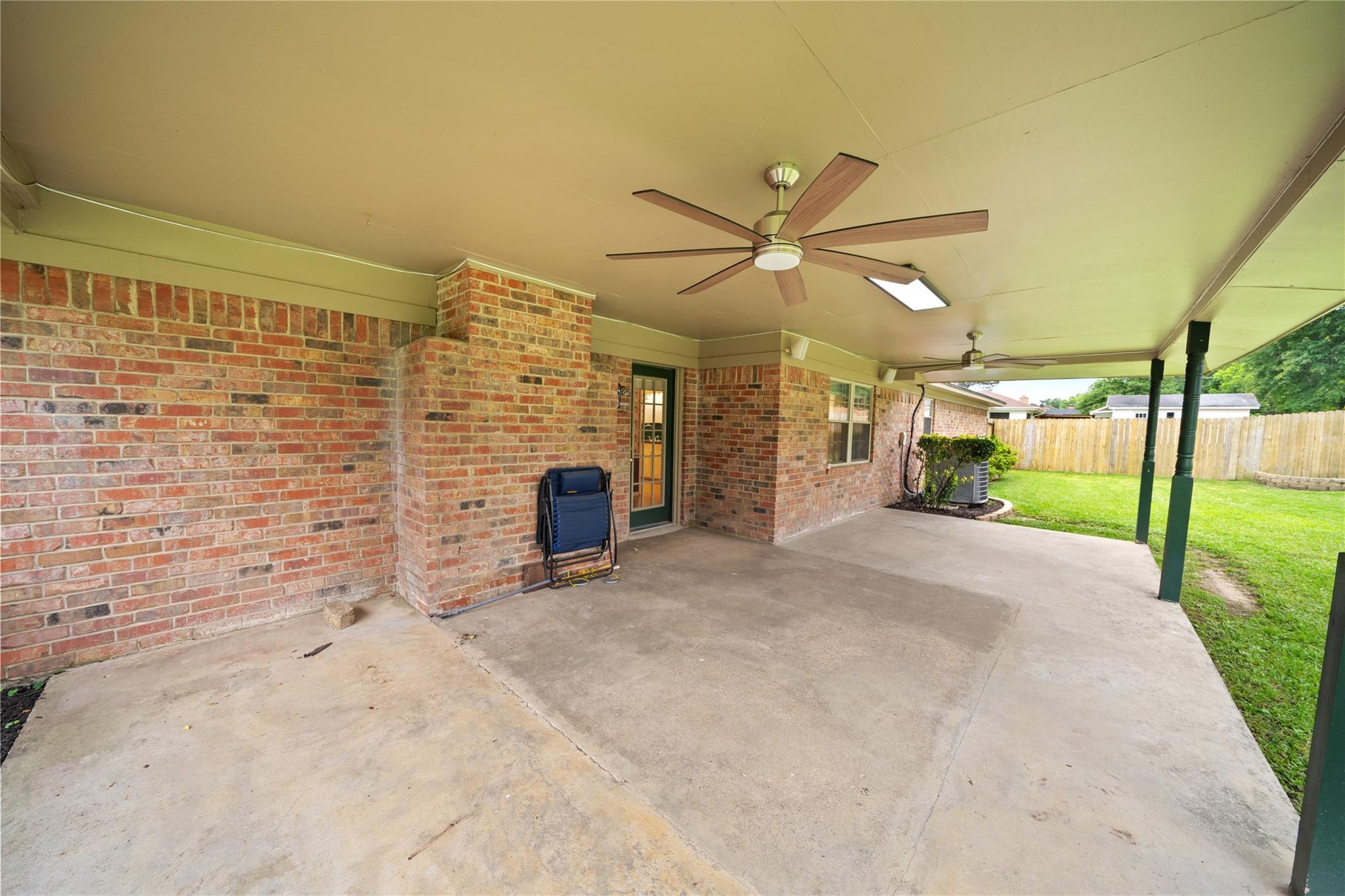 main property photo 28