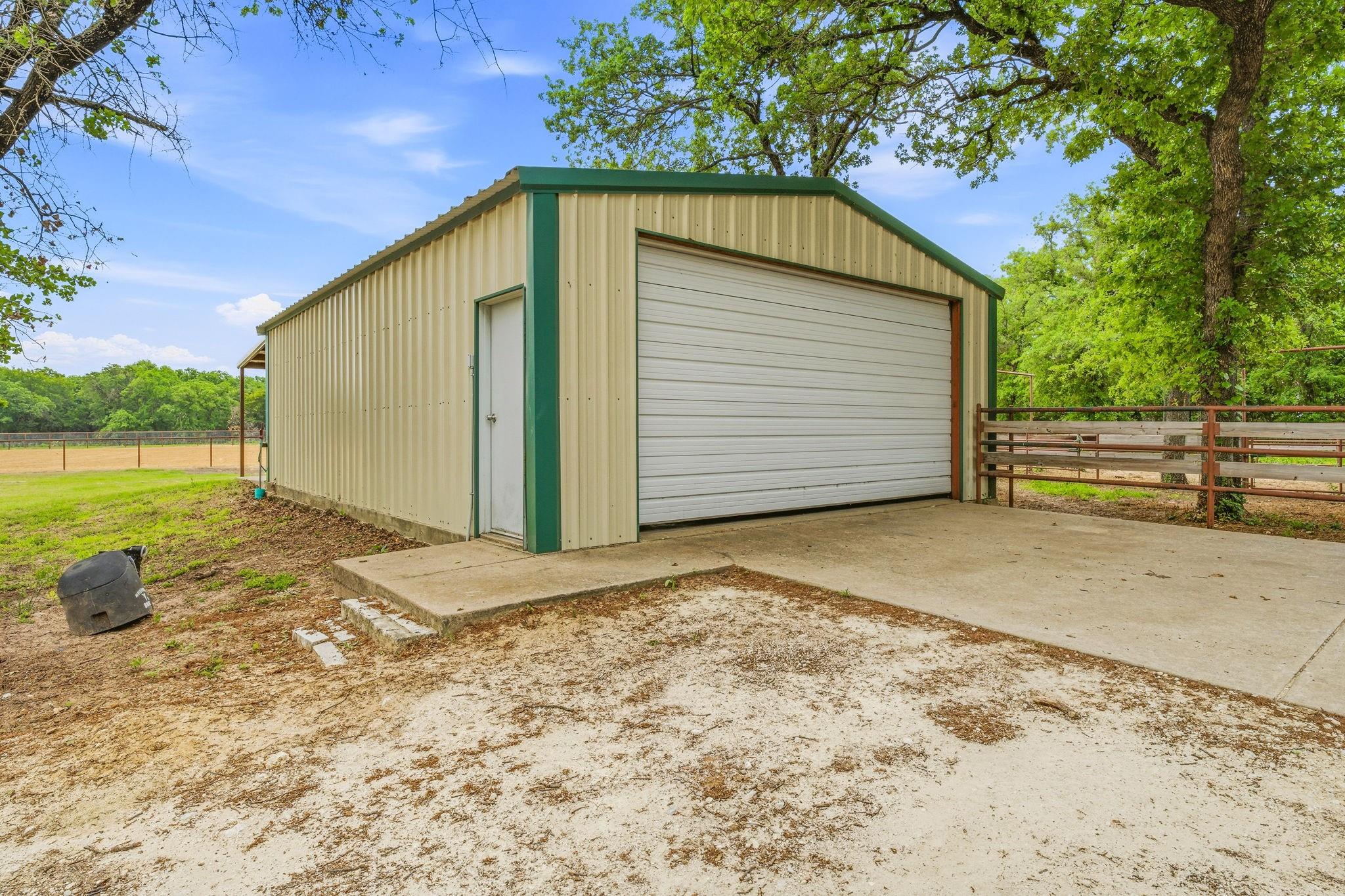 main property photo 28