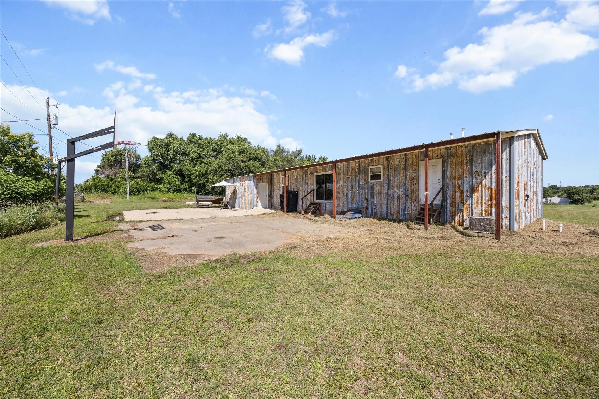 main property photo 9